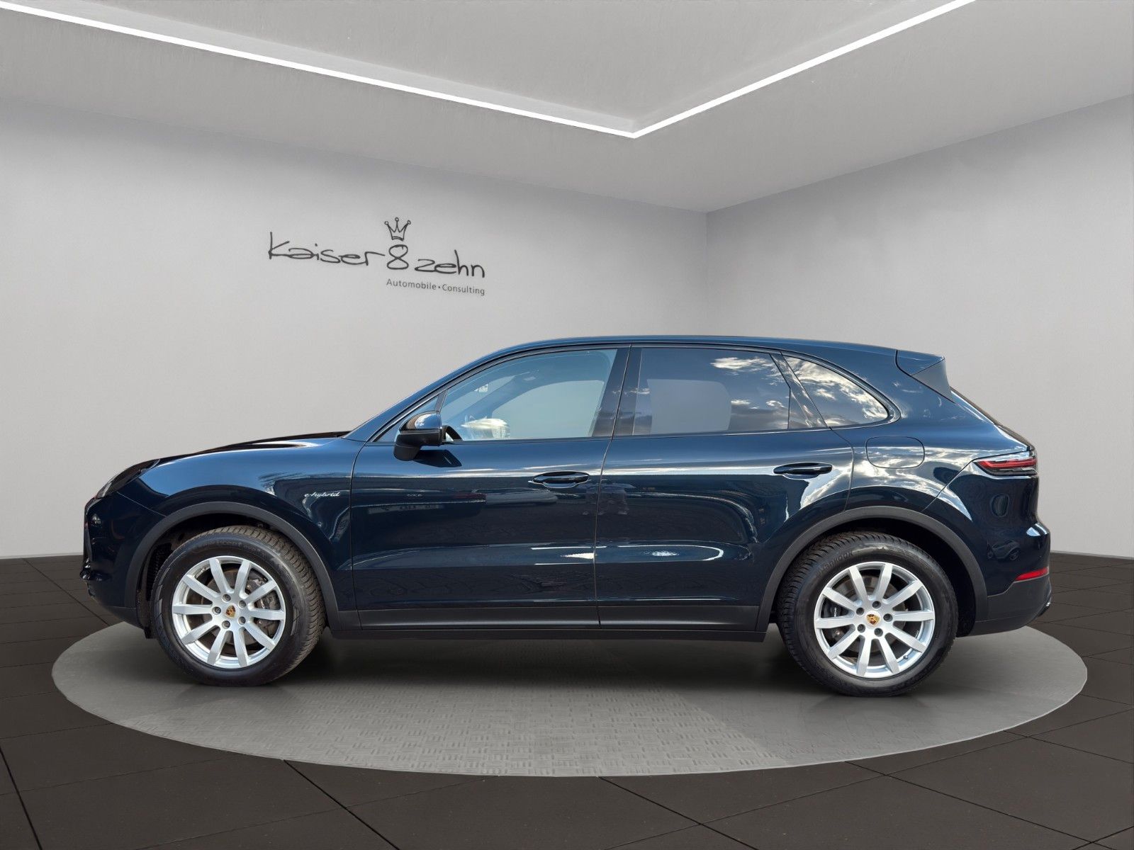 Fahrzeugabbildung Porsche Cayenne E-Hybrid *Sport-Chrono-Paket*