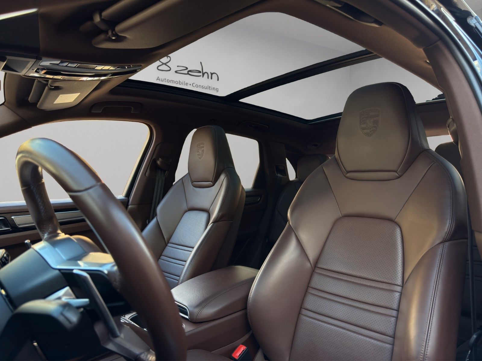 Fahrzeugabbildung Porsche Cayenne E-Hybrid *Sport-Chrono-Paket*