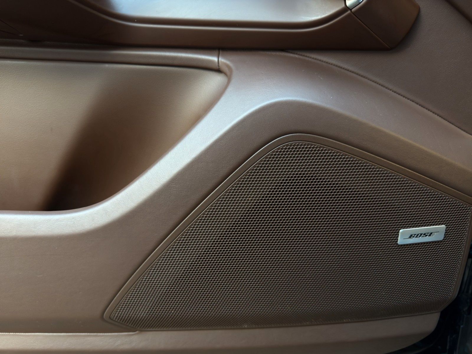 Fahrzeugabbildung Porsche Cayenne E-Hybrid *Sport-Chrono-Paket*