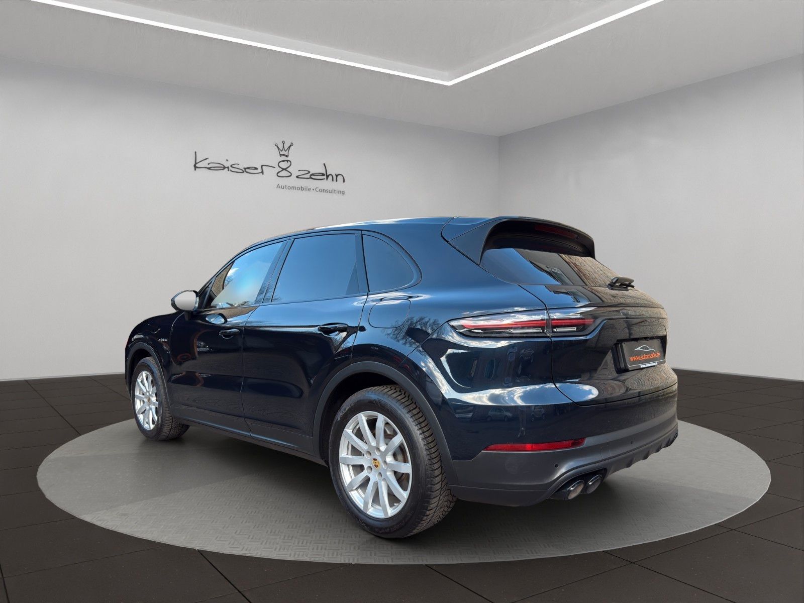 Fahrzeugabbildung Porsche Cayenne E-Hybrid *Sport-Chrono-Paket*