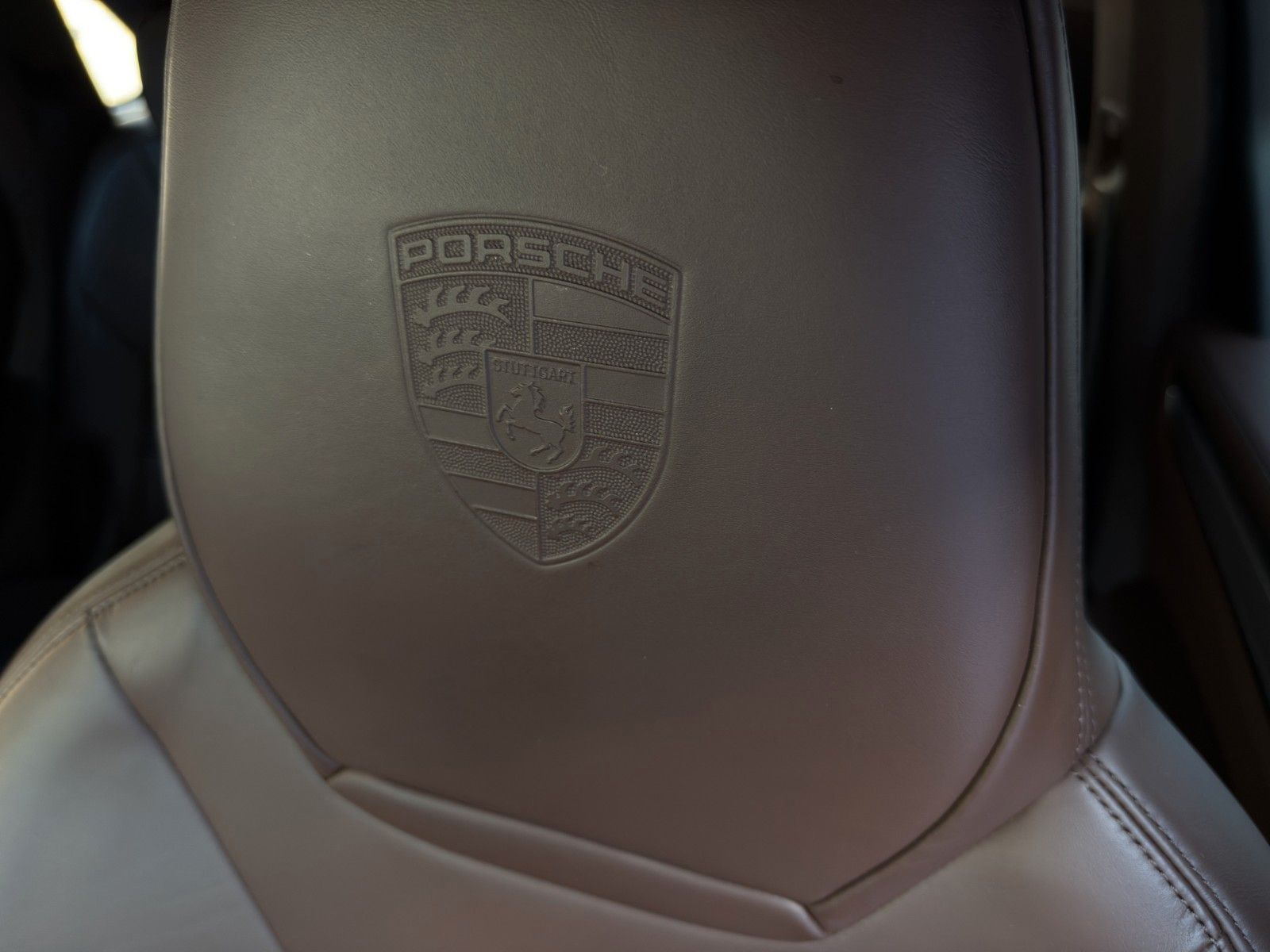 Fahrzeugabbildung Porsche Cayenne E-Hybrid *Sport-Chrono-Paket*