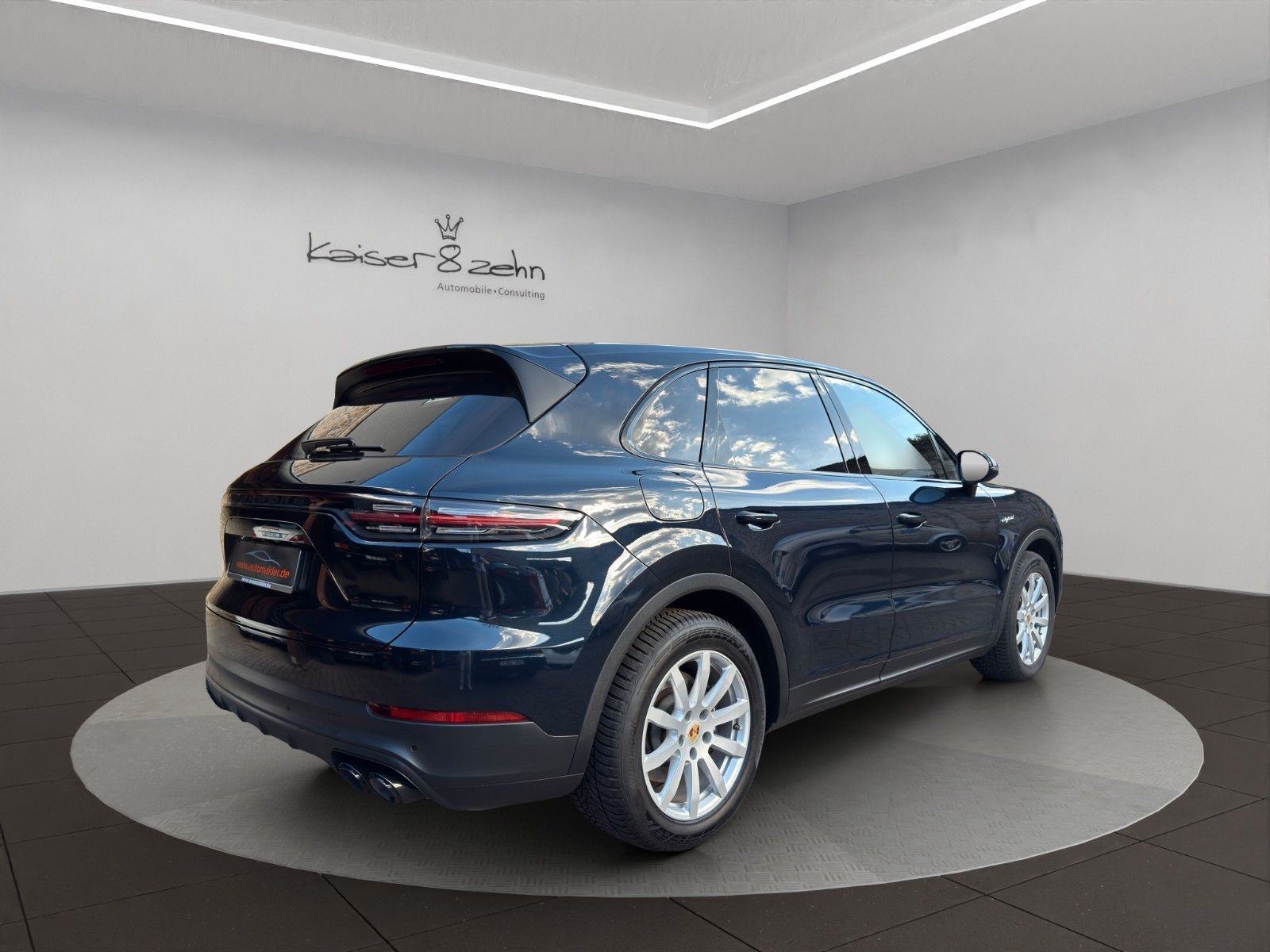 Fahrzeugabbildung Porsche Cayenne E-Hybrid *Sport-Chrono-Paket*