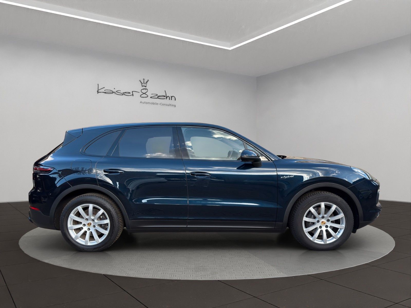 Fahrzeugabbildung Porsche Cayenne E-Hybrid *Sport-Chrono-Paket*