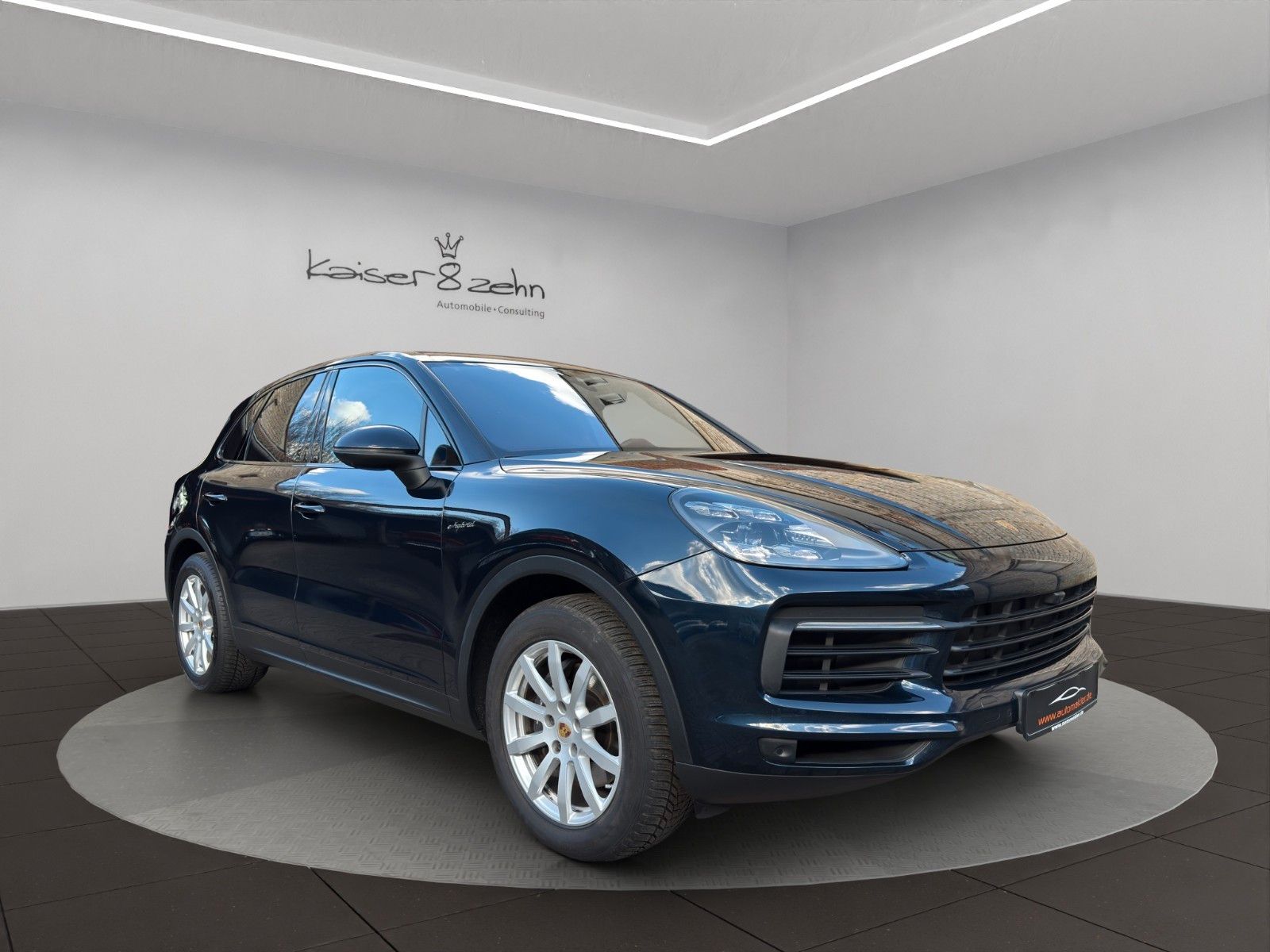 Fahrzeugabbildung Porsche Cayenne E-Hybrid *Sport-Chrono-Paket*