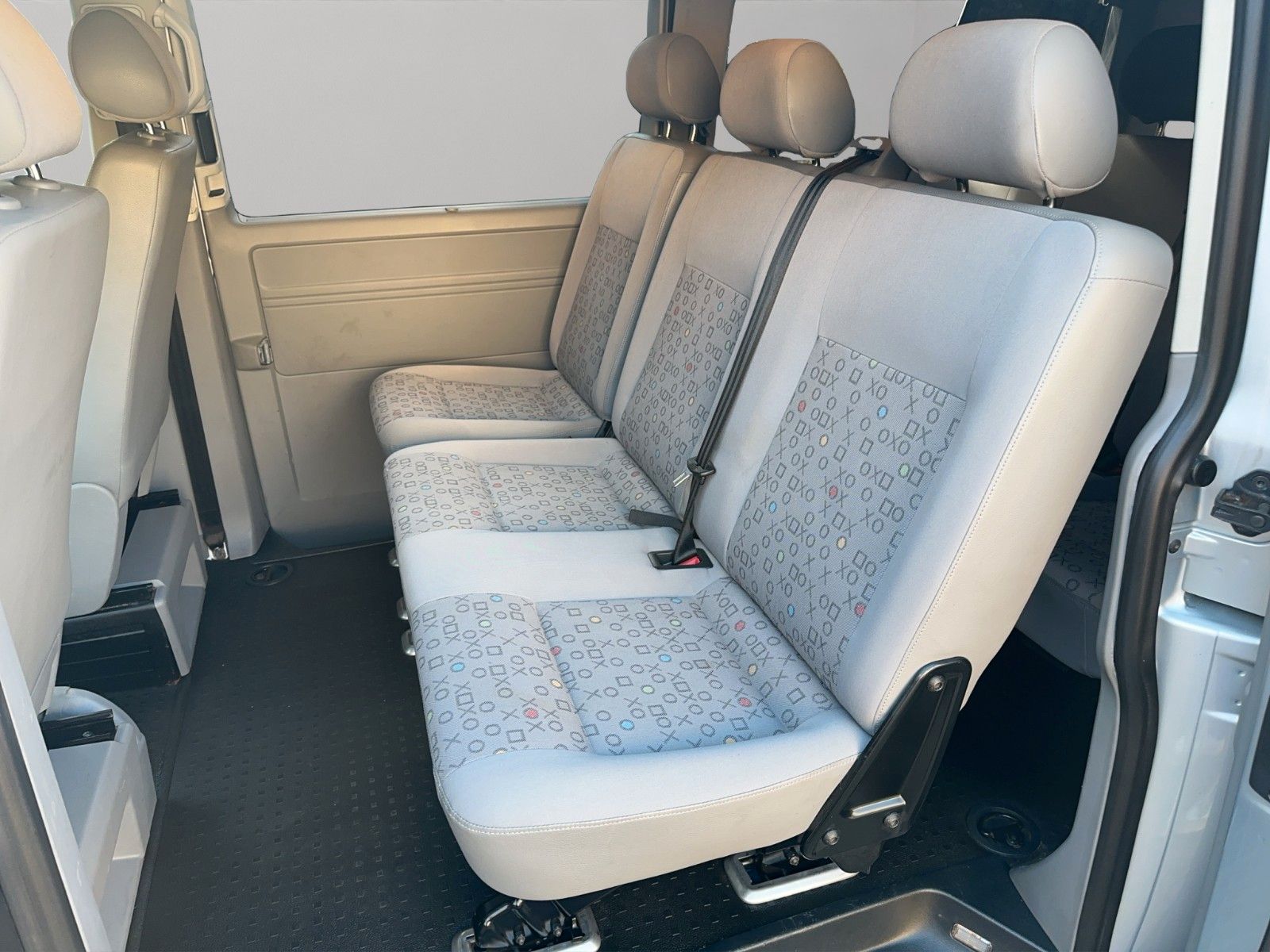 Fahrzeugabbildung Volkswagen T5 Shuttle lang