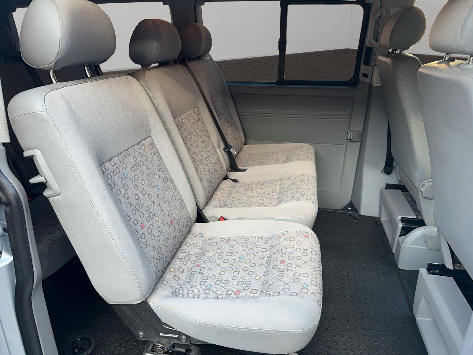 Fahrzeugabbildung Volkswagen T5 Shuttle lang