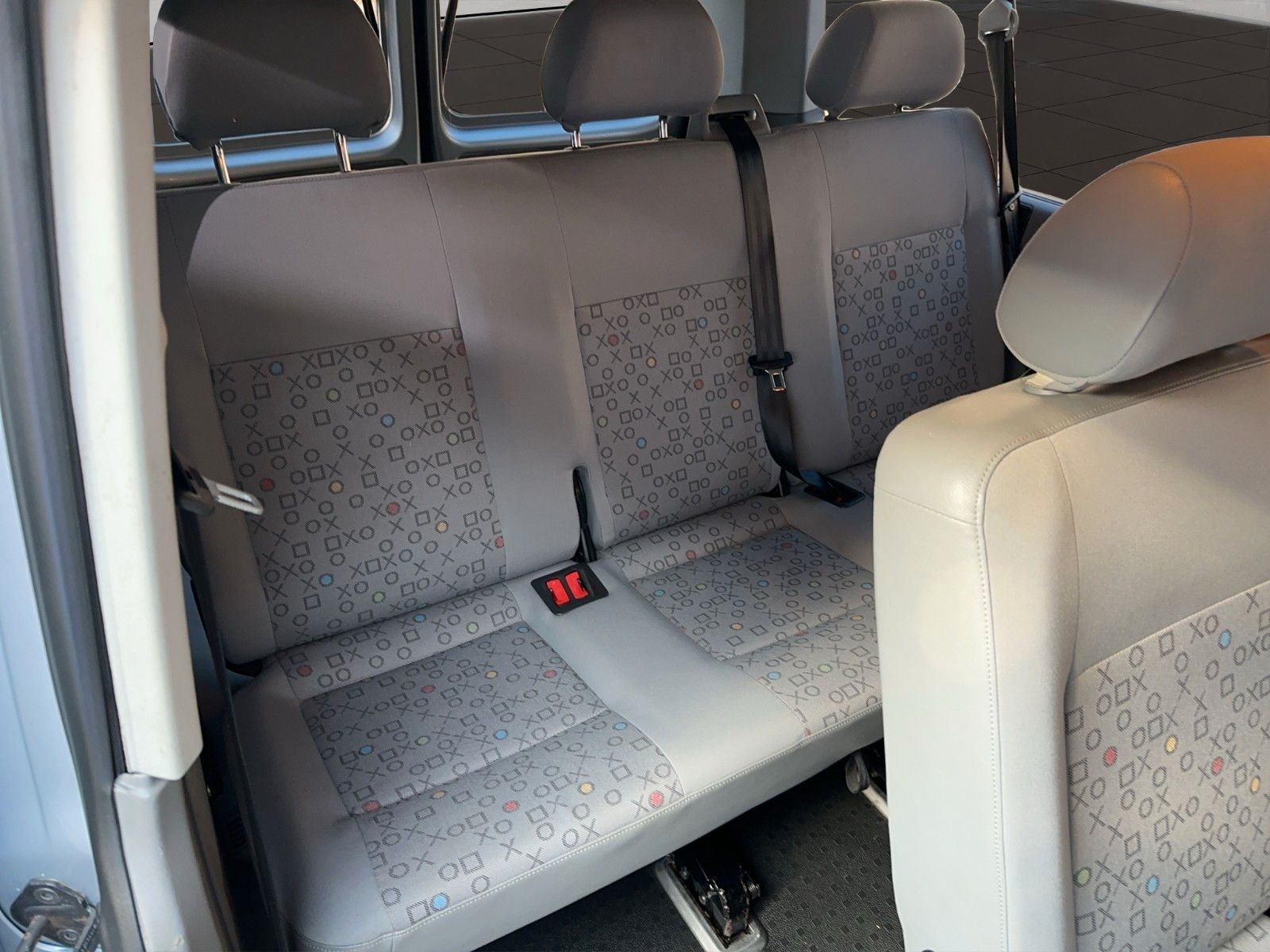 Fahrzeugabbildung Volkswagen T5 Shuttle lang