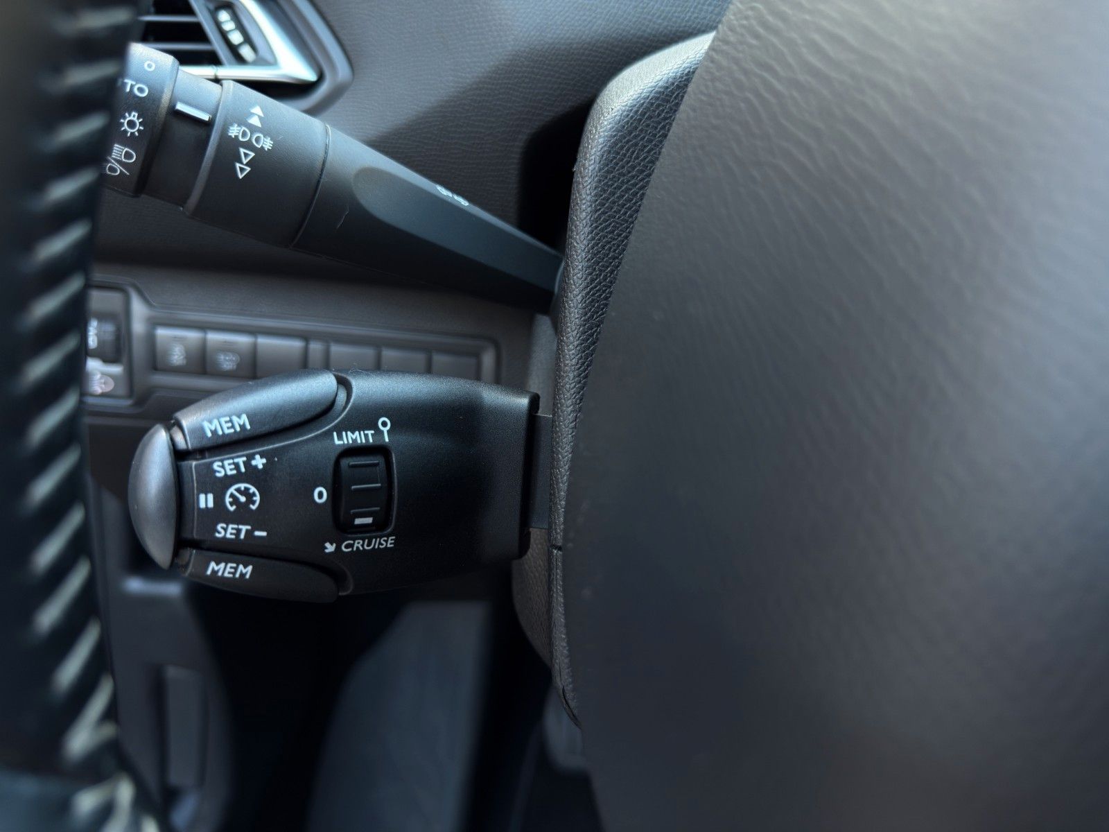 Fahrzeugabbildung Peugeot 308 Active *2.Hand*Rückfahrkamera*Sitzheizung*