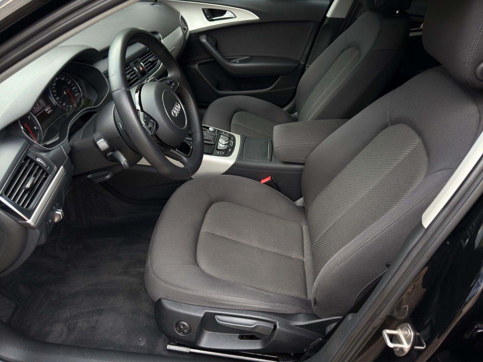 Fahrzeugabbildung Audi A6 2.0 TFSI S tronic quattro Avant *2.Hand*PDC*