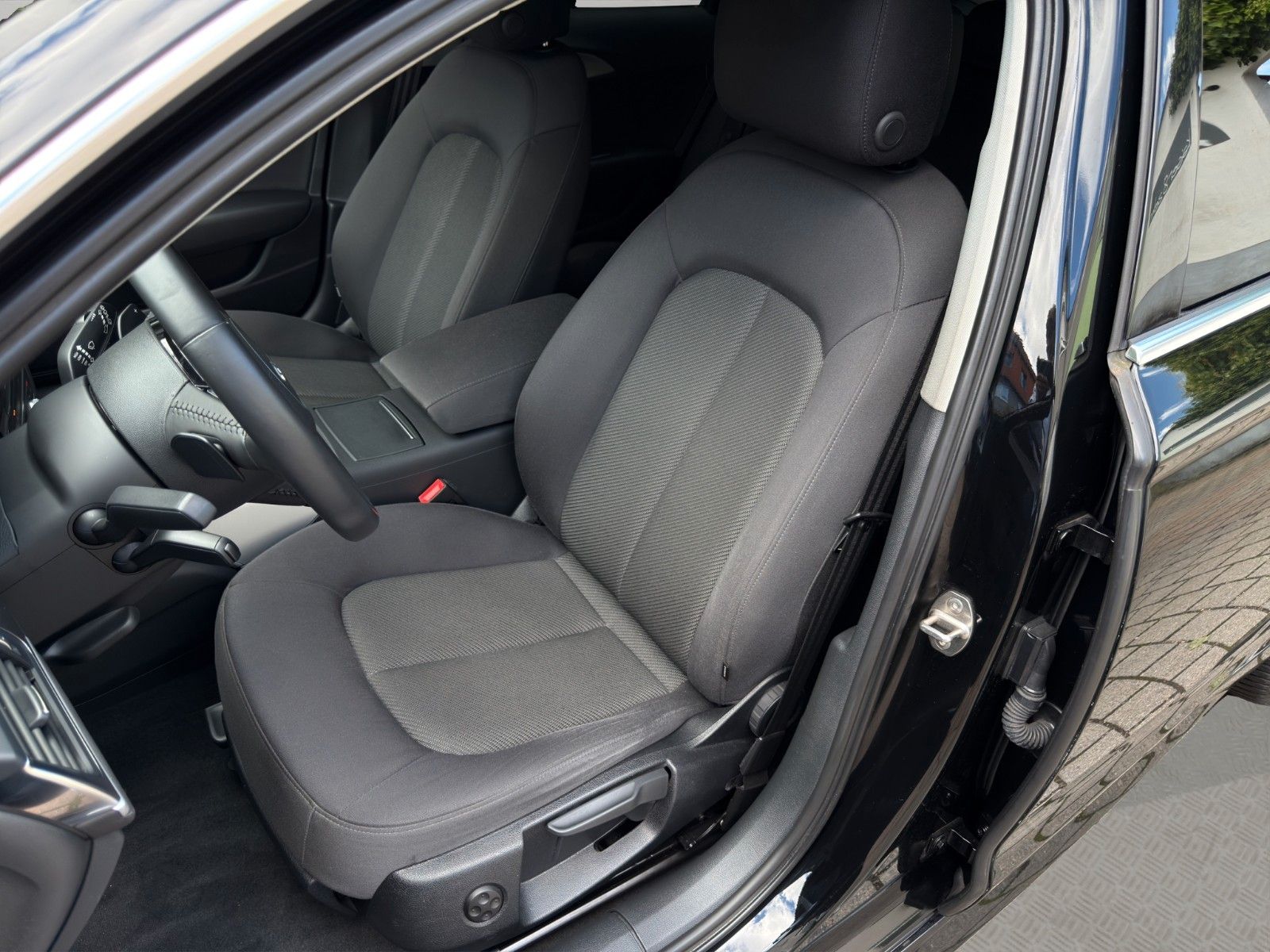 Fahrzeugabbildung Audi A6 2.0 TFSI S tronic quattro Avant *2.Hand*PDC*