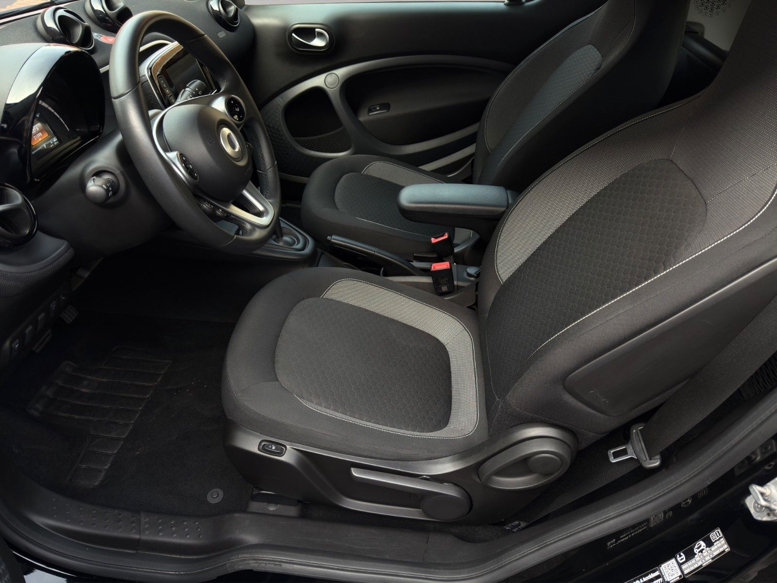 Fahrzeugabbildung Smart ForTwo Coupé EQ Passion *2.Hand*22-Kw-Bordlader*