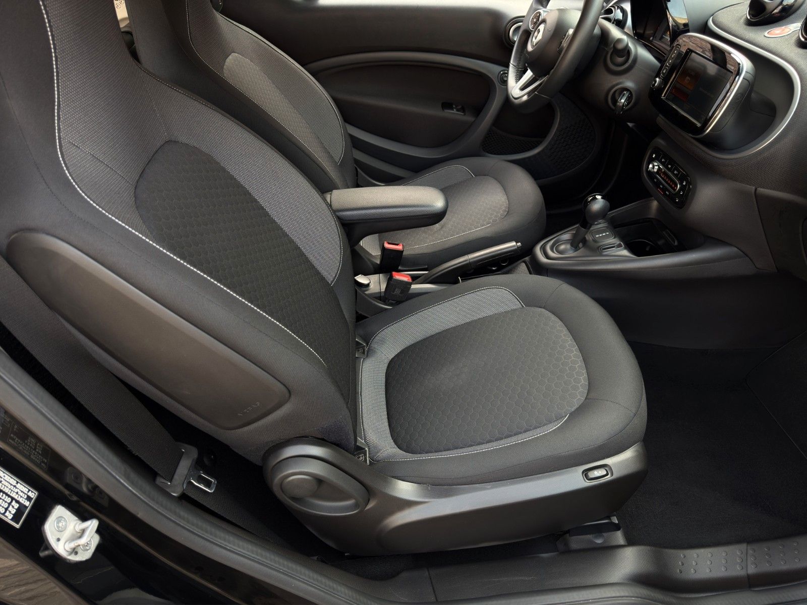 Fahrzeugabbildung Smart ForTwo Coupé EQ Passion *2.Hand*22-Kw-Bordlader*