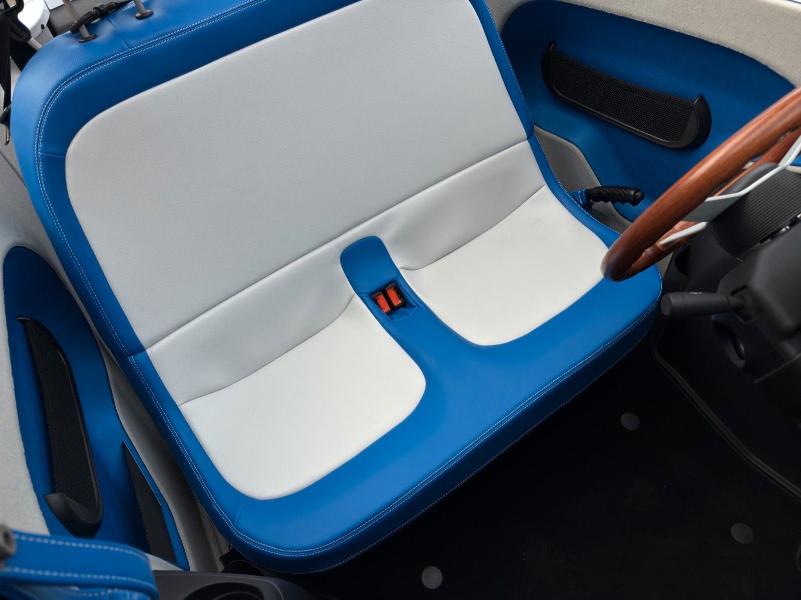 Fahrzeugabbildung Microlino Spiaggina 12/99 Portofino Blue