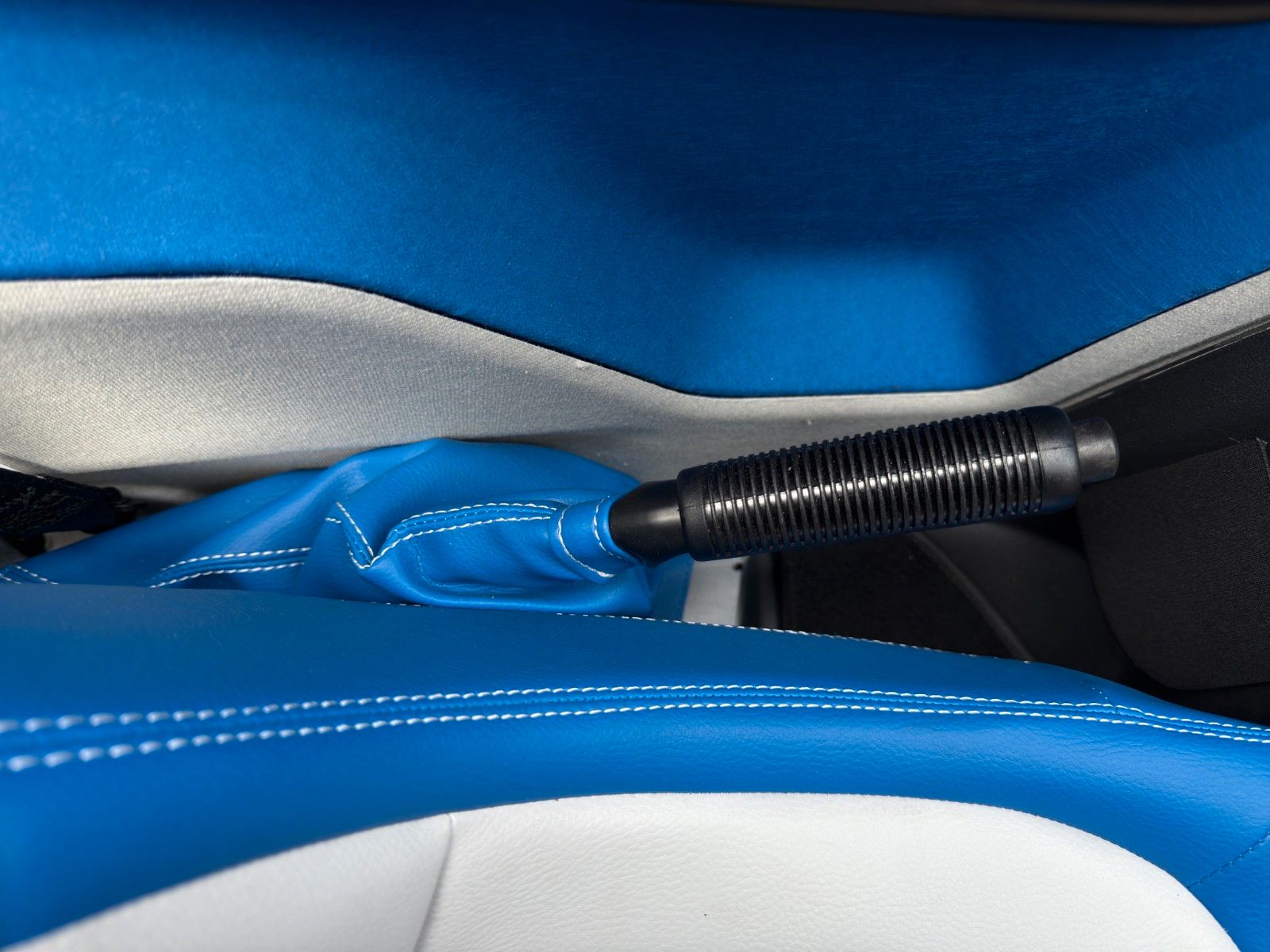 Fahrzeugabbildung Microlino Spiaggina 12/99 Portofino Blue