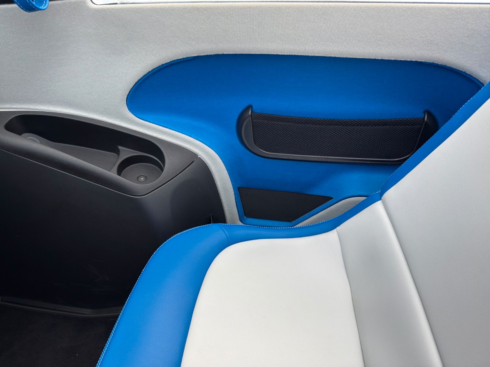 Fahrzeugabbildung Microlino Spiaggina 12/99 Portofino Blue