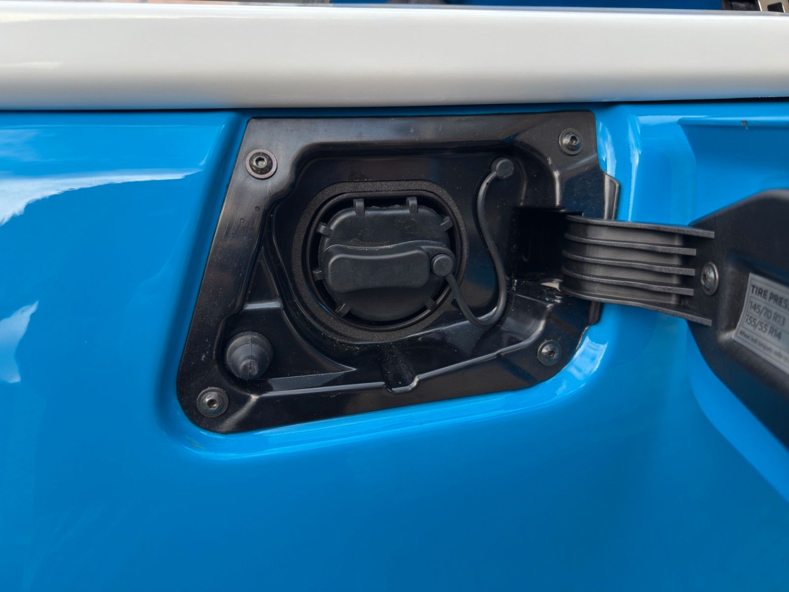 Fahrzeugabbildung Microlino Spiaggina 12/99 Portofino Blue