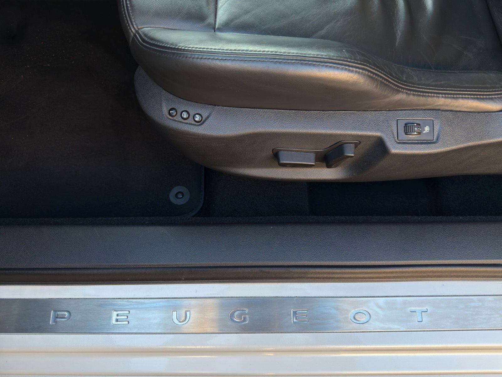 Fahrzeugabbildung Peugeot RCZ 1.6 200 THP *3.Hand*Bluetooth*PDC*