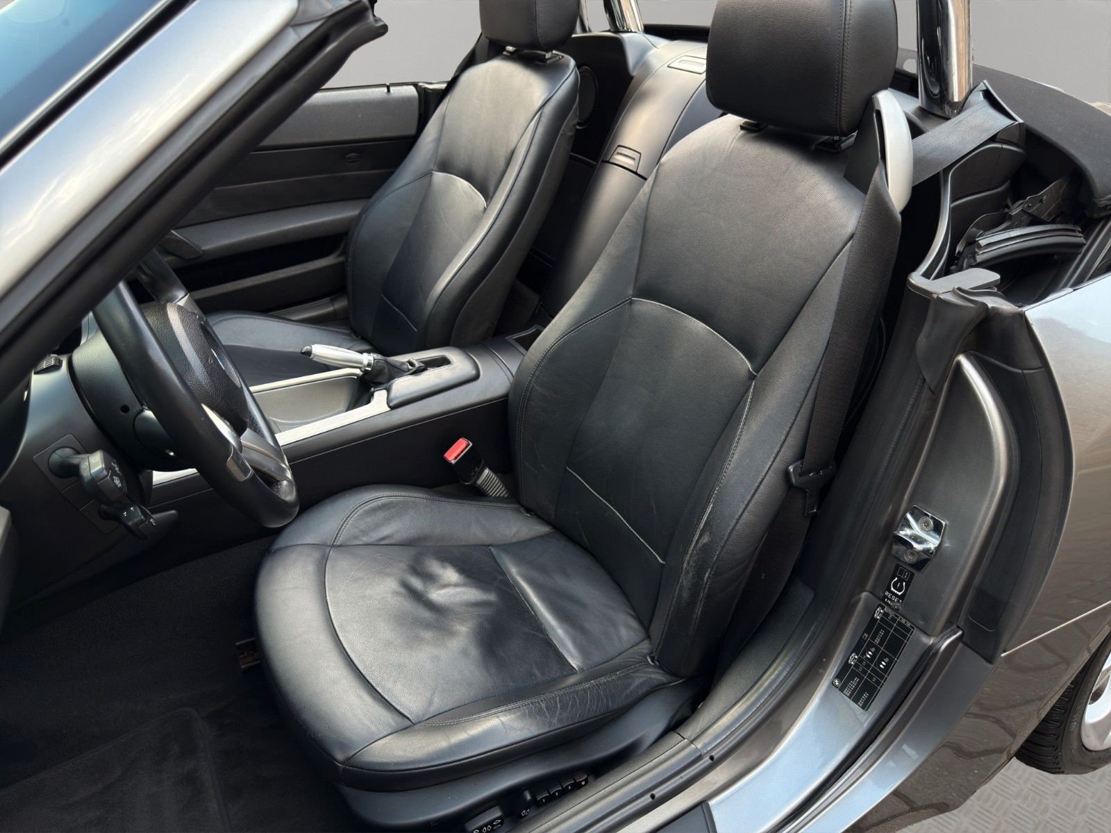 Fahrzeugabbildung BMW Z4 Roadster 3.0i *PDC*Navi*Leder*