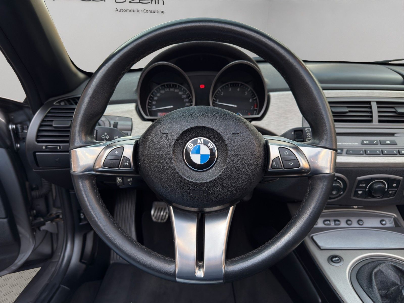 Fahrzeugabbildung BMW Z4 Roadster 3.0i *PDC*Navi*Leder*