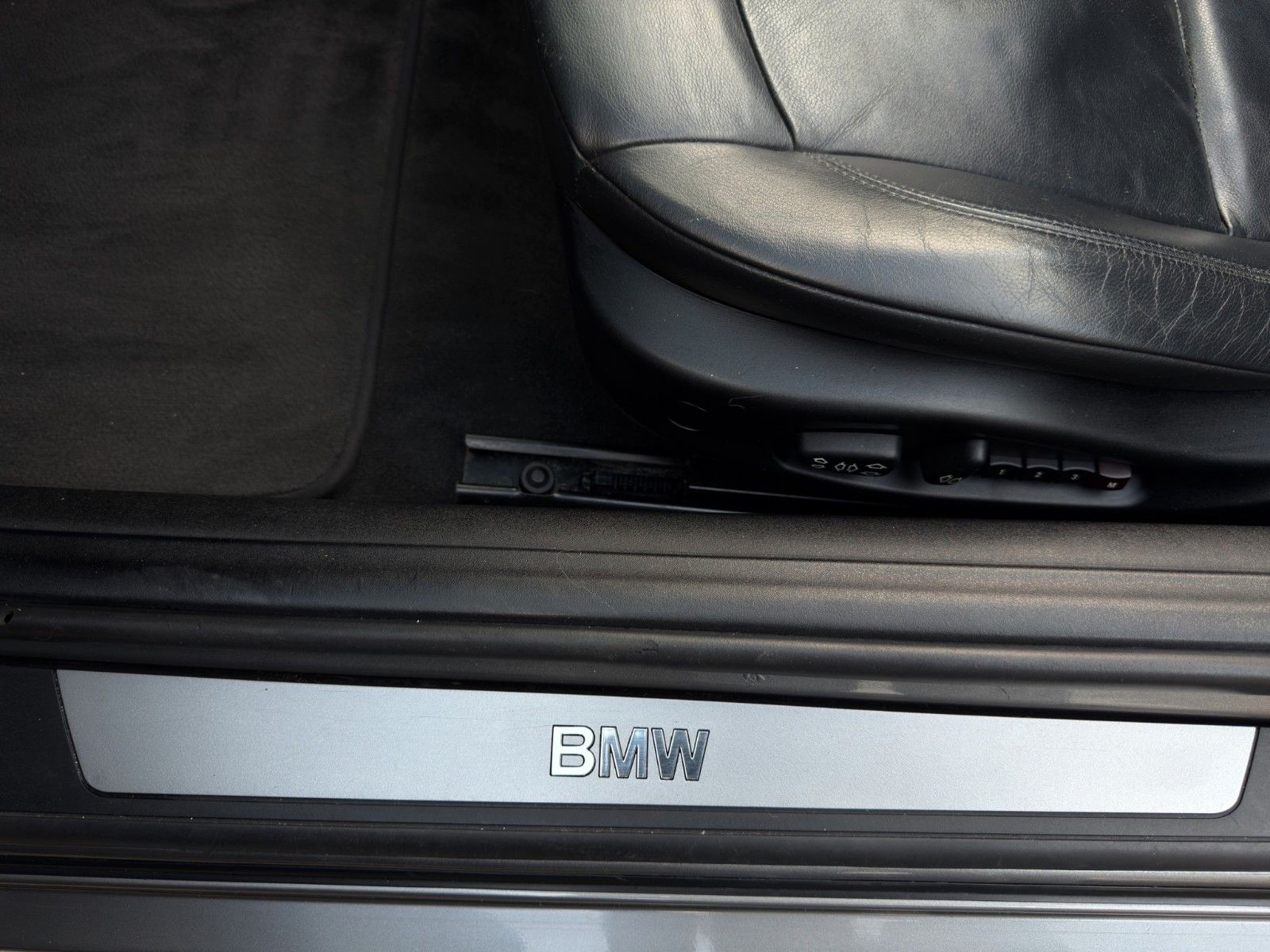 Fahrzeugabbildung BMW Z4 Roadster 3.0i *PDC*Navi*Leder*