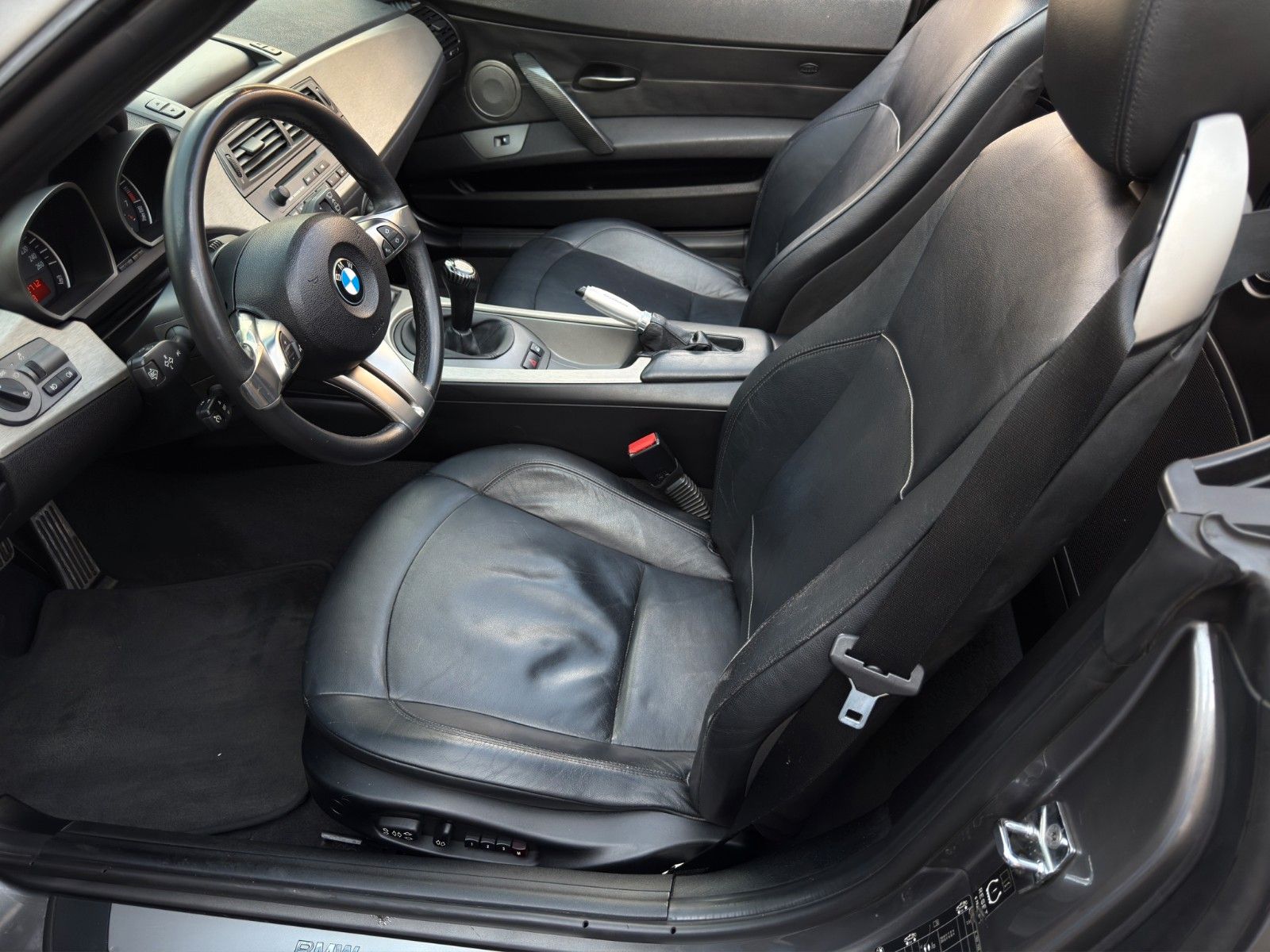 Fahrzeugabbildung BMW Z4 Roadster 3.0i *PDC*Navi*Leder*