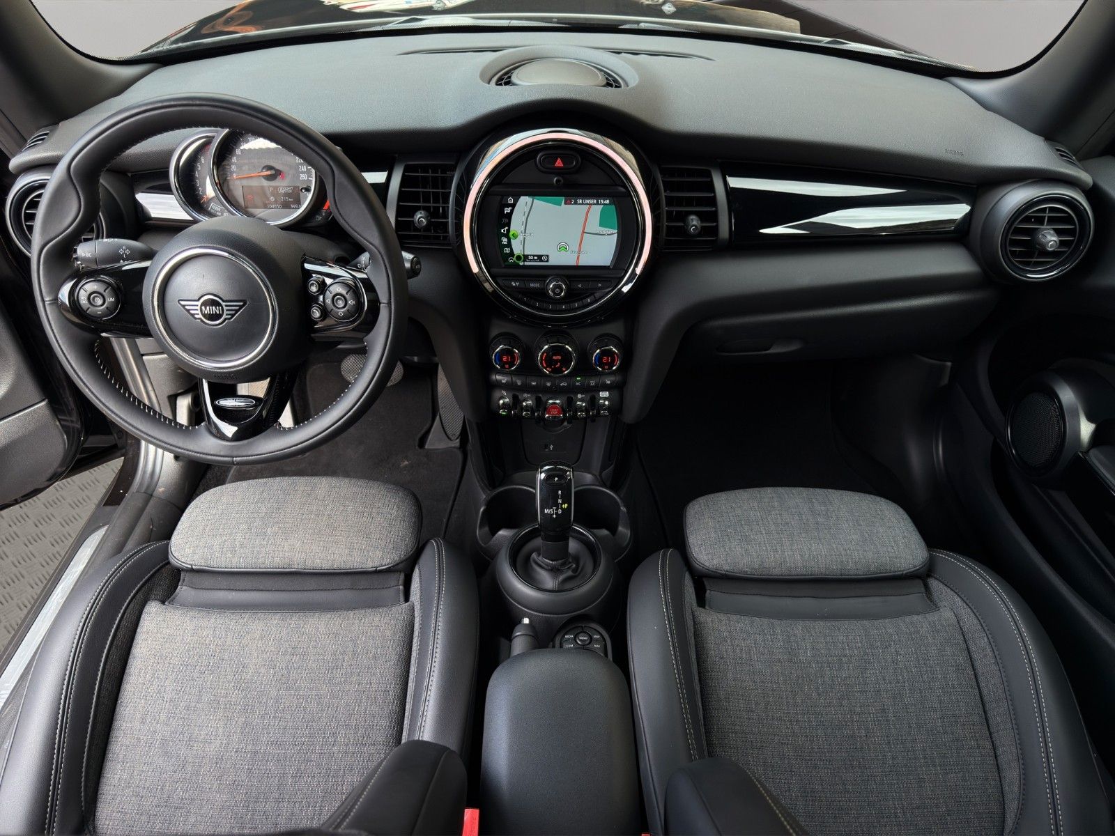 Fahrzeugabbildung MINI Cooper Automatik *1. Hand*Bluetooth*Pano-Dach*