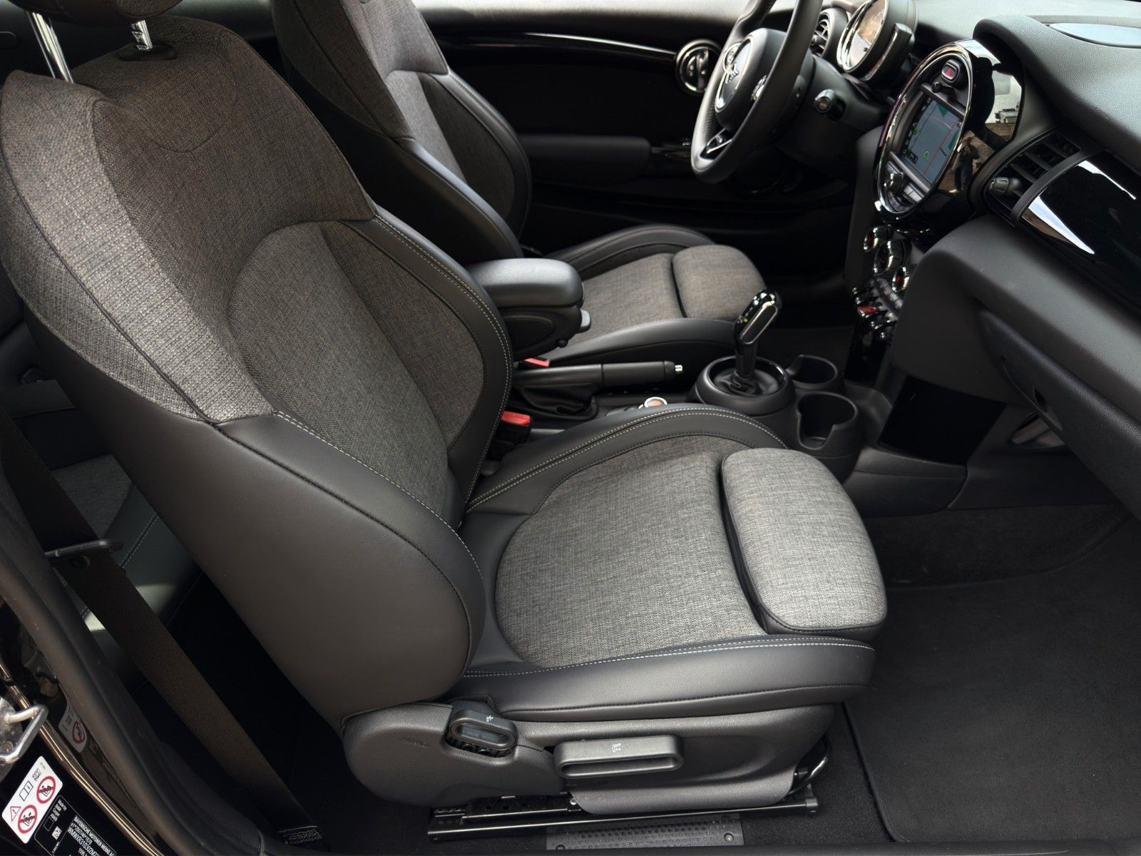 Fahrzeugabbildung MINI Cooper Automatik *1. Hand*Bluetooth*Pano-Dach*