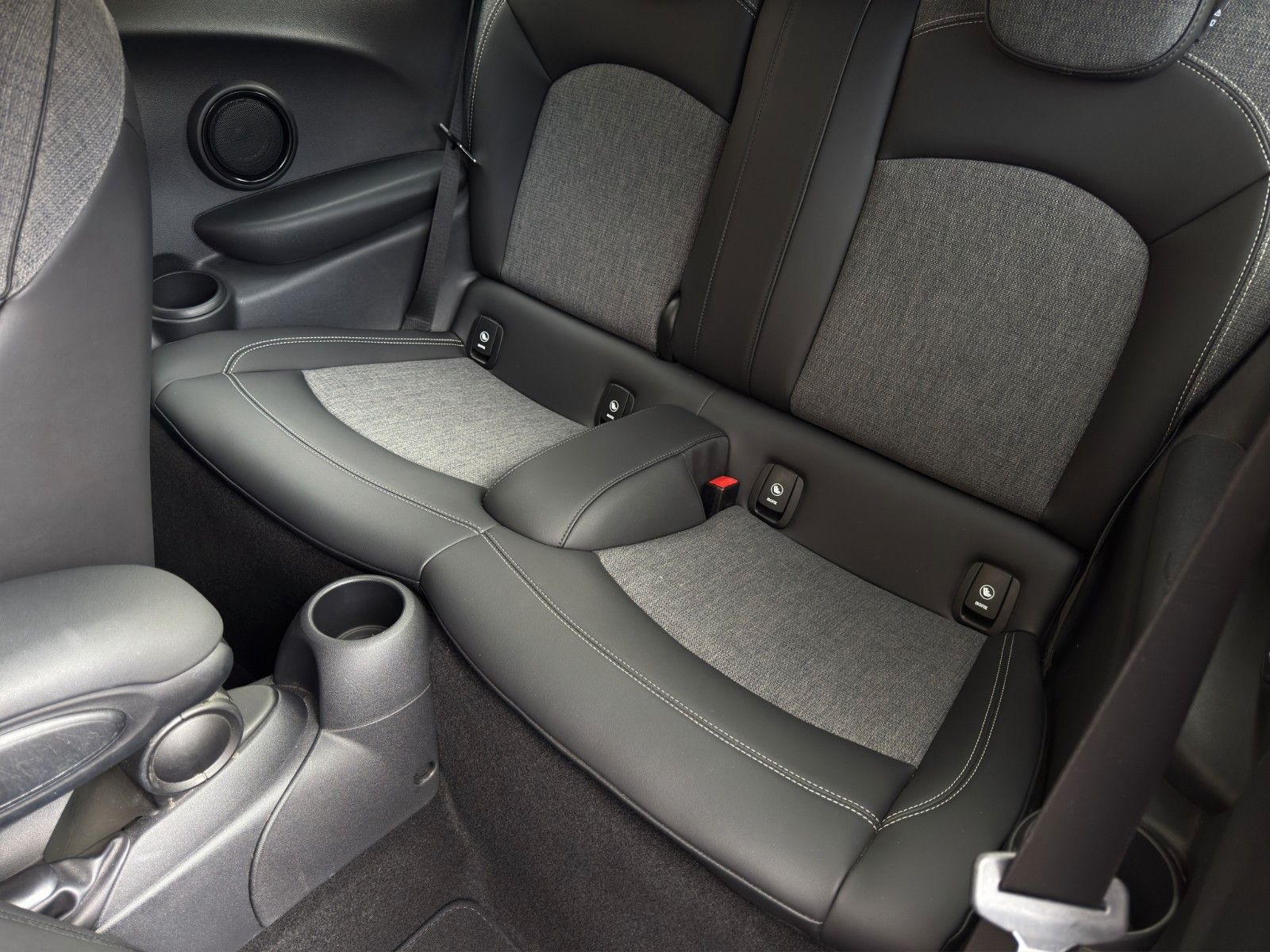 Fahrzeugabbildung MINI Cooper Automatik *1. Hand*Bluetooth*Pano-Dach*