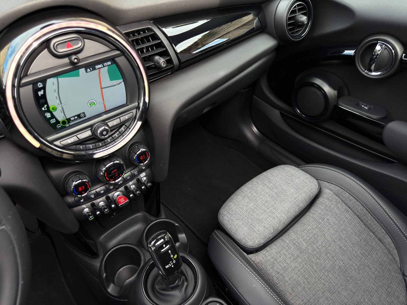 Fahrzeugabbildung MINI Cooper Automatik *1. Hand*Bluetooth*Pano-Dach*