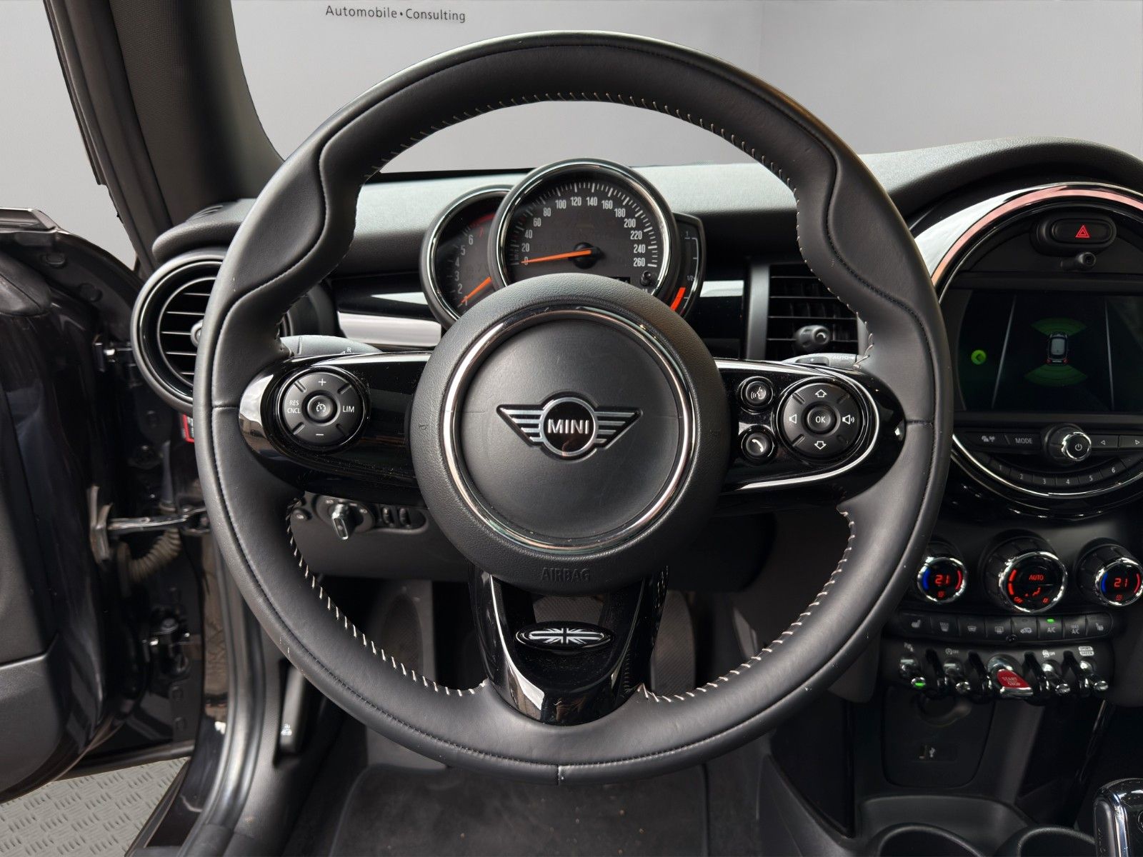 Fahrzeugabbildung MINI Cooper Automatik *1. Hand*Bluetooth*Pano-Dach*