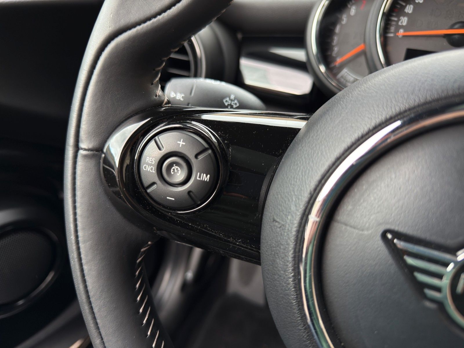 Fahrzeugabbildung MINI Cooper Automatik *1. Hand*Bluetooth*Pano-Dach*