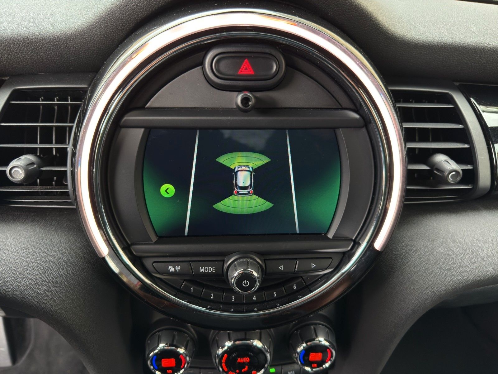 Fahrzeugabbildung MINI Cooper Automatik *1. Hand*Bluetooth*Pano-Dach*