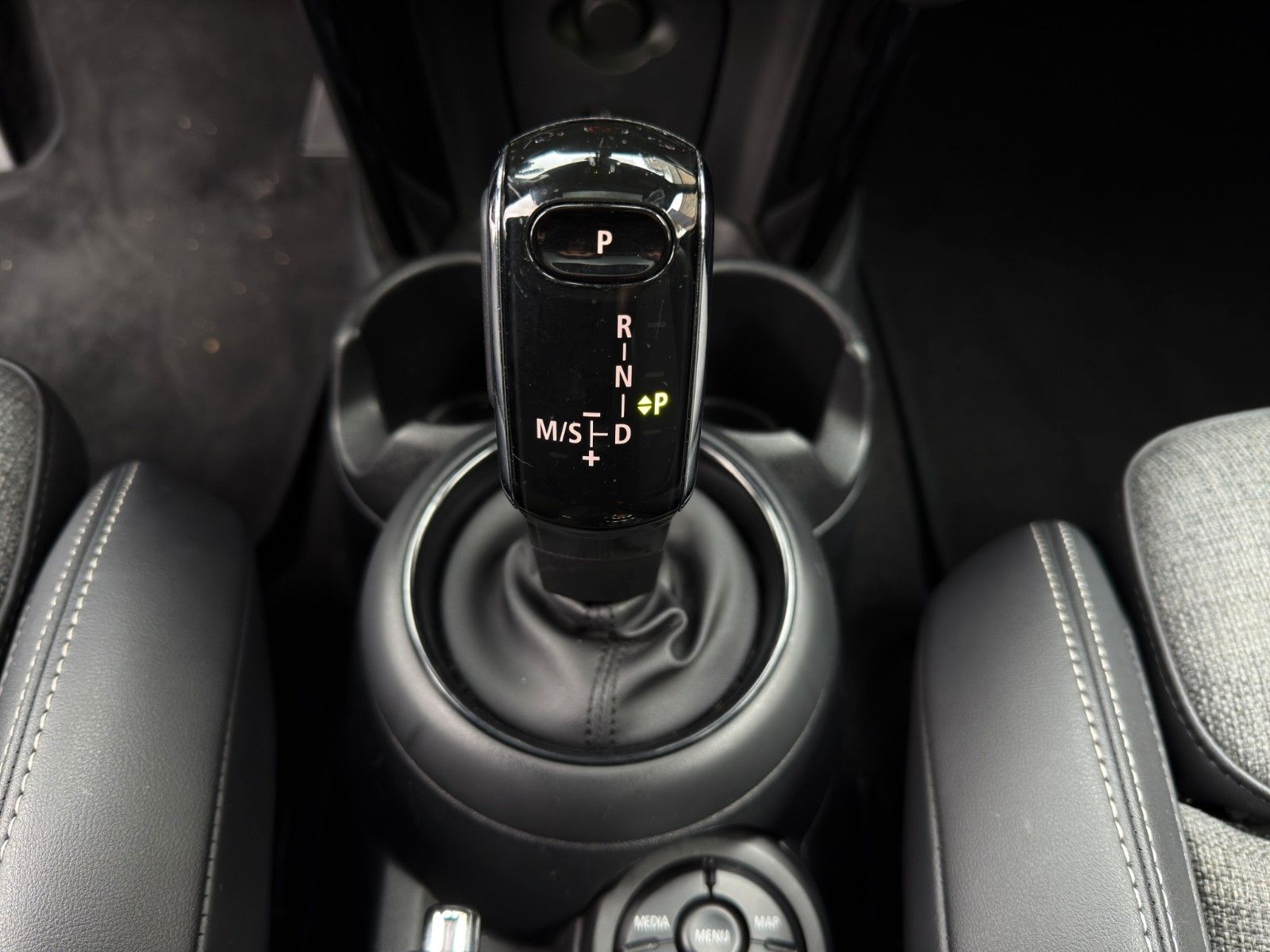 Fahrzeugabbildung MINI Cooper Automatik *1. Hand*Bluetooth*Pano-Dach*