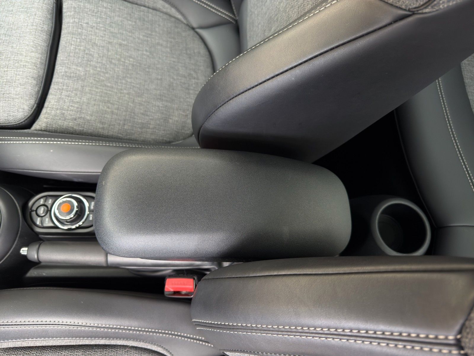 Fahrzeugabbildung MINI Cooper Automatik *1. Hand*Bluetooth*Pano-Dach*