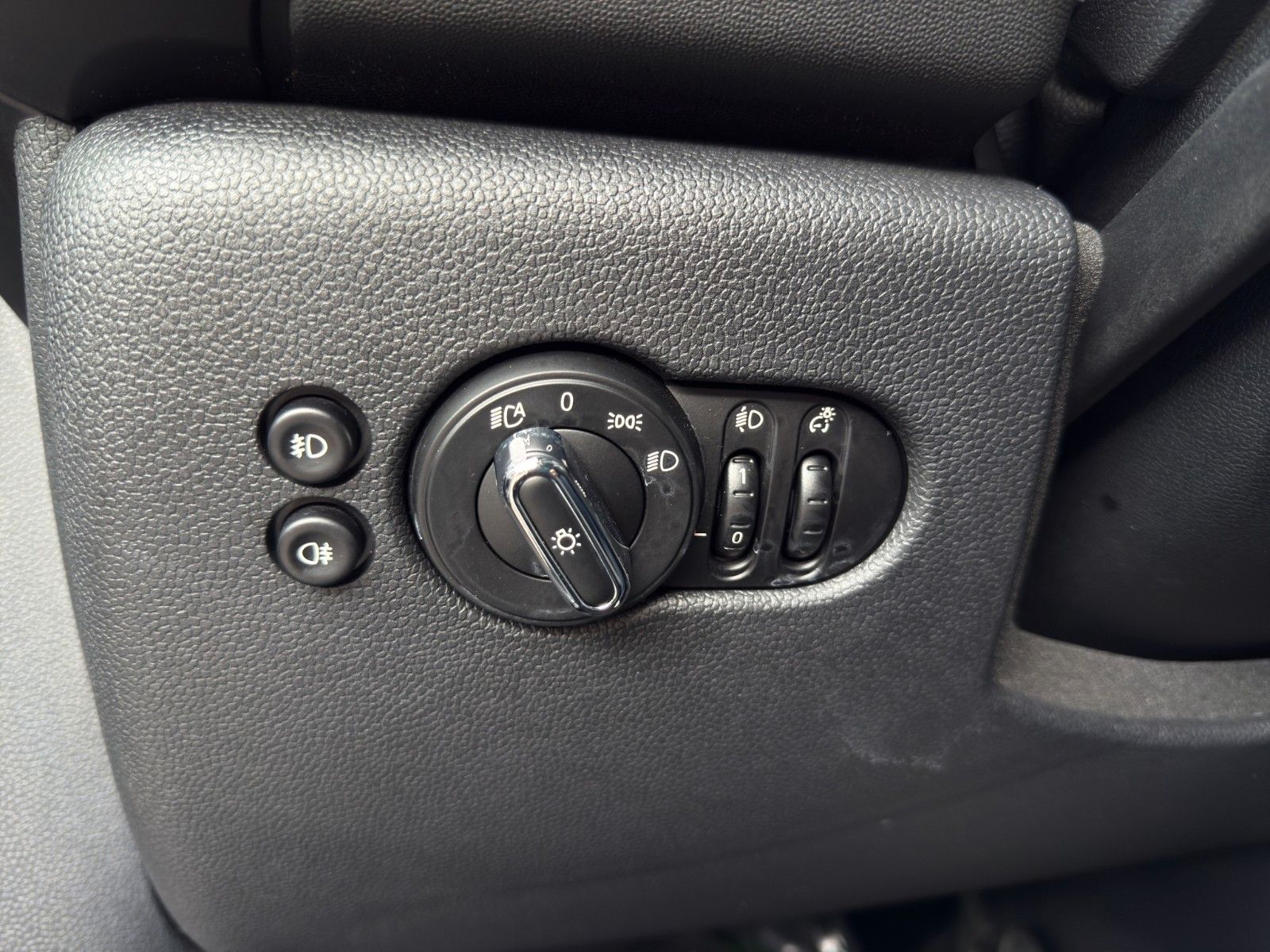 Fahrzeugabbildung MINI Cooper Automatik *1. Hand*Bluetooth*Pano-Dach*