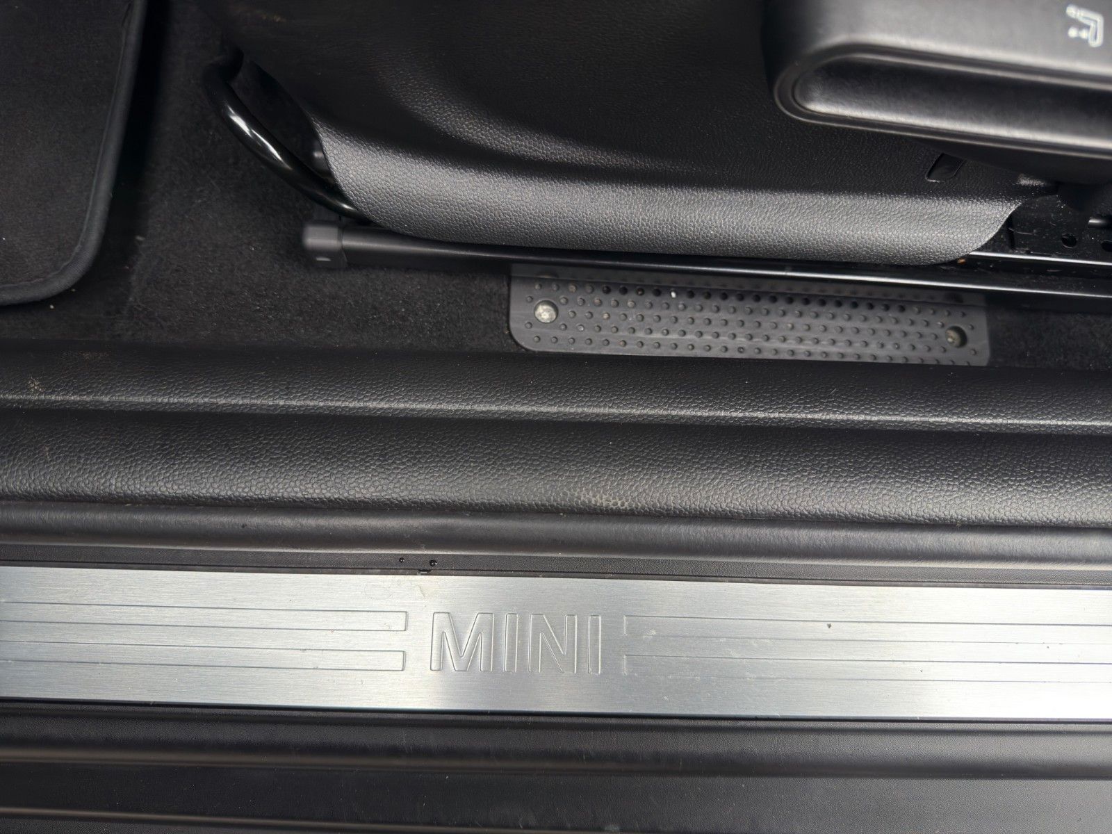 Fahrzeugabbildung MINI Cooper Automatik *1. Hand*Bluetooth*Pano-Dach*