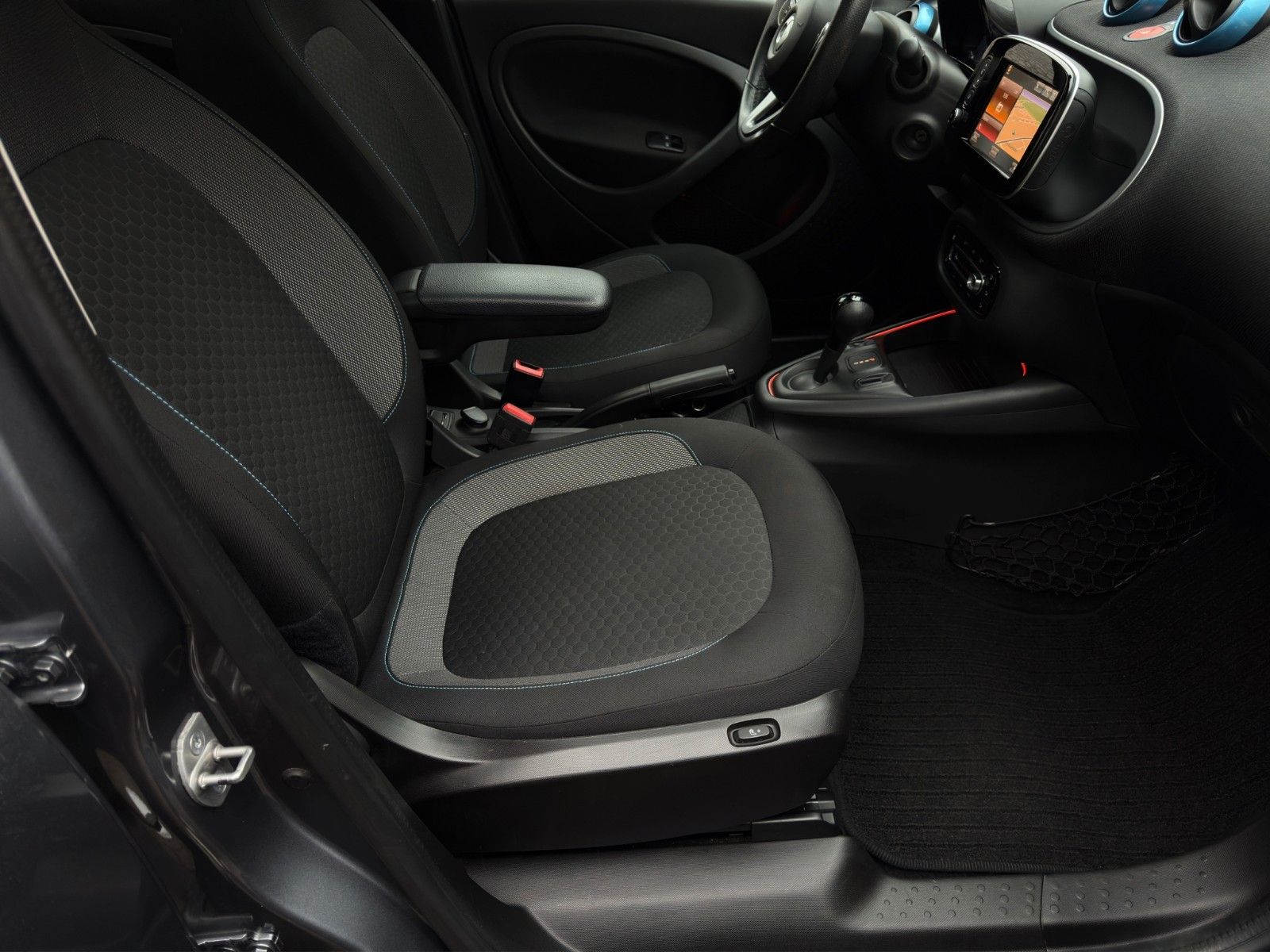 Fahrzeugabbildung Smart ForFour 453 EQ Pulse *exclusiv Paket plus*