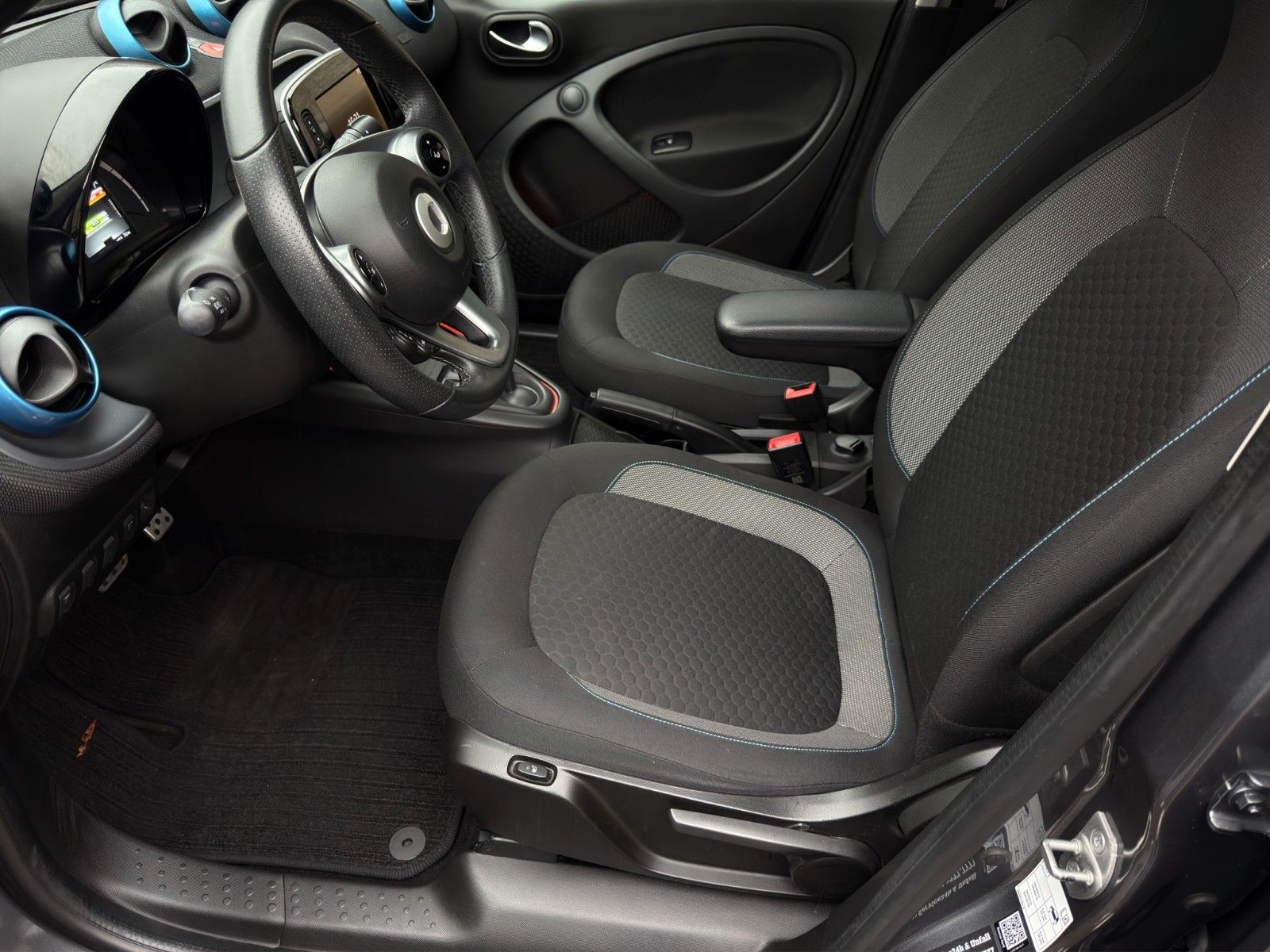 Fahrzeugabbildung Smart ForFour 453 EQ Pulse *exclusiv Paket plus*