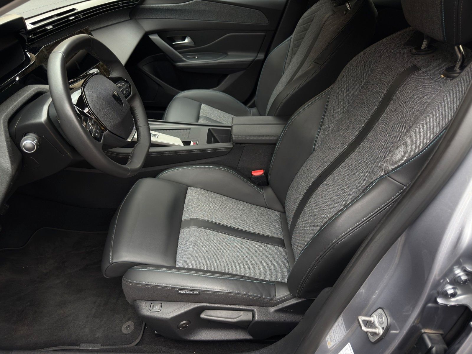 Fahrzeugabbildung Peugeot 408 Hybrid 180 Allure*2.Hand*CarPlay*Lichtsensor
