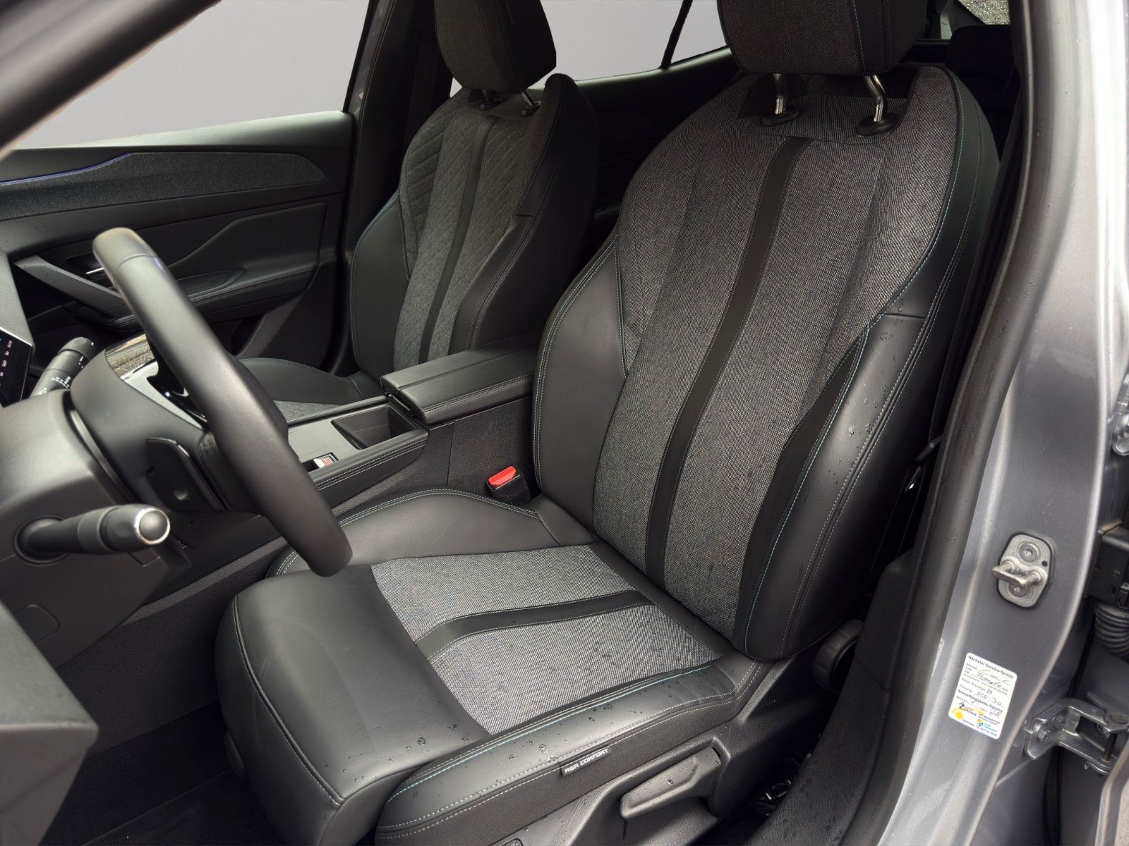 Fahrzeugabbildung Peugeot 408 Hybrid 180 Allure*2.Hand*CarPlay*Lichtsensor