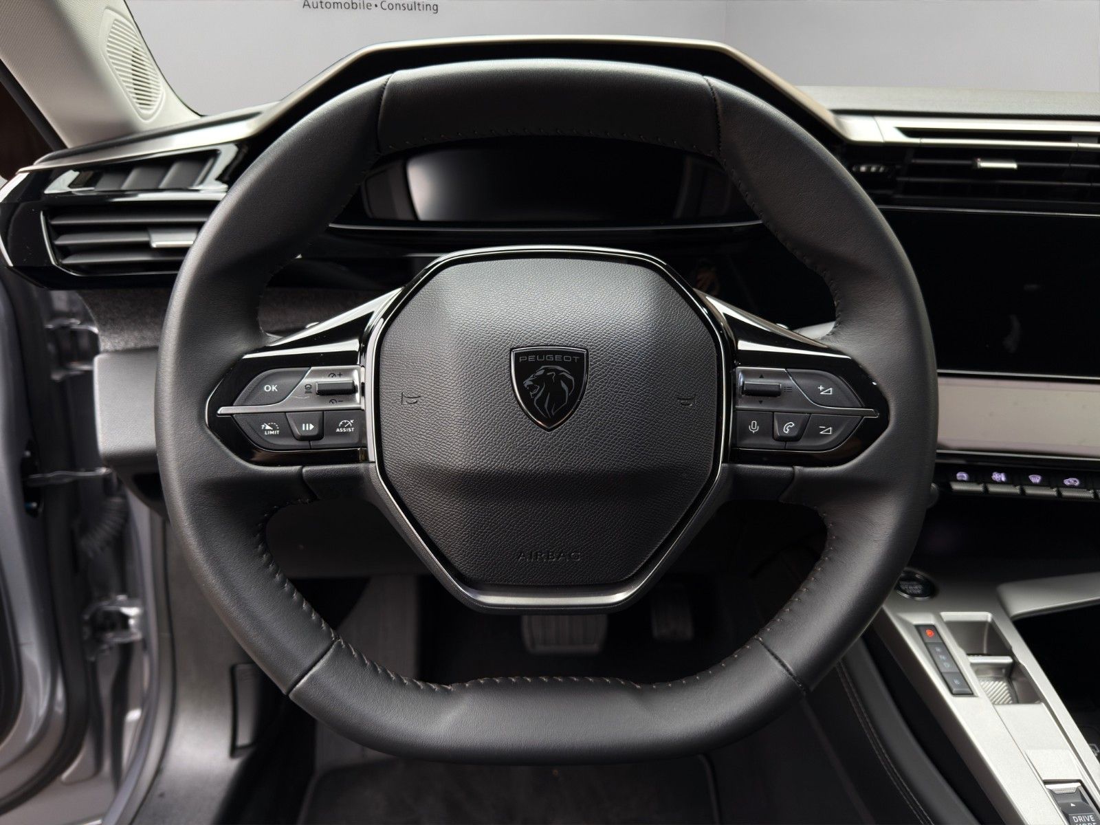Fahrzeugabbildung Peugeot 408 Hybrid 180 Allure*2.Hand*CarPlay*Lichtsensor