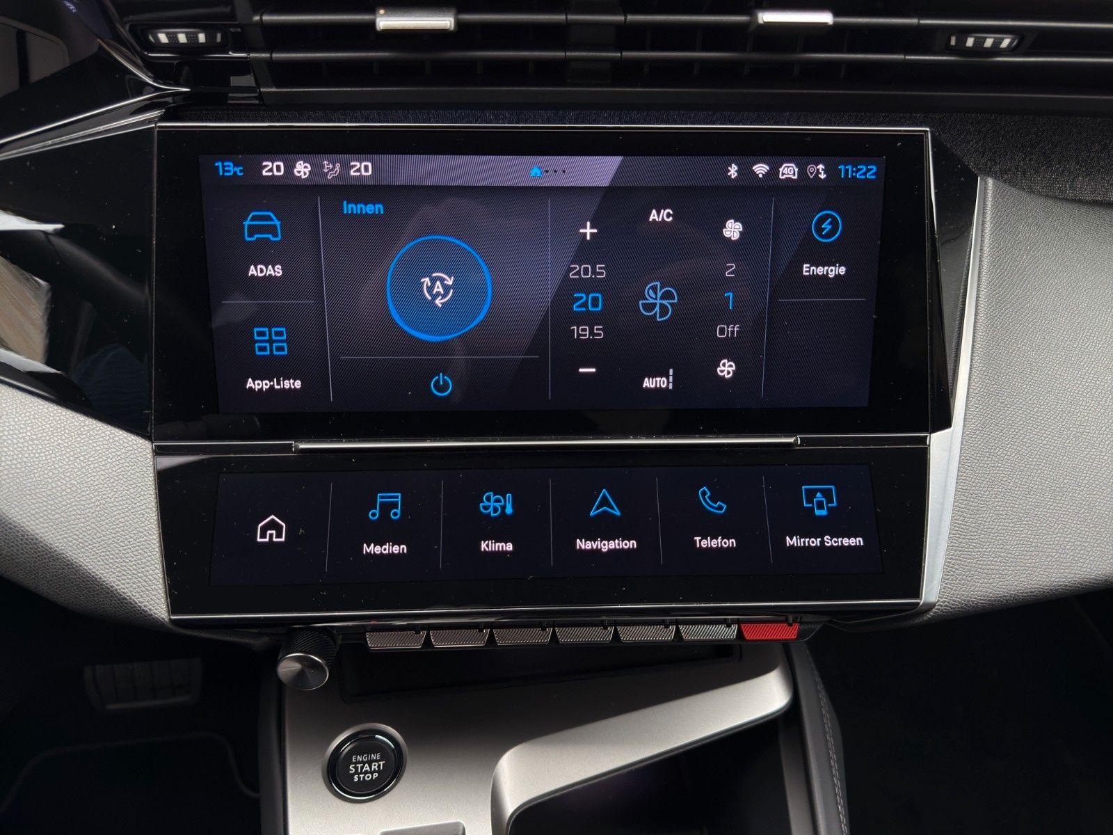 Fahrzeugabbildung Peugeot 408 Hybrid 180 Allure*2.Hand*CarPlay*Lichtsensor