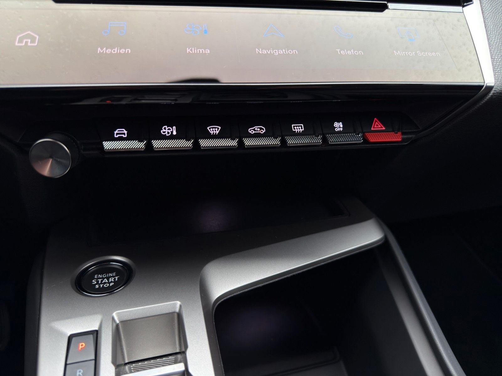 Fahrzeugabbildung Peugeot 408 Hybrid 180 Allure*2.Hand*CarPlay*Lichtsensor