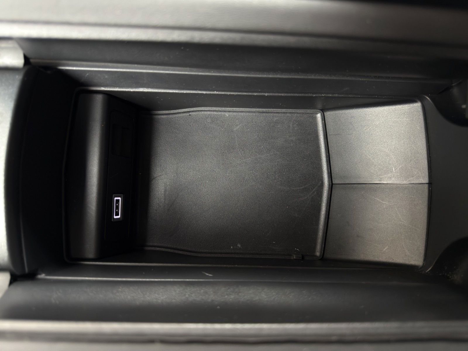 Fahrzeugabbildung Peugeot 408 Hybrid 180 Allure*2.Hand*CarPlay*Lichtsensor