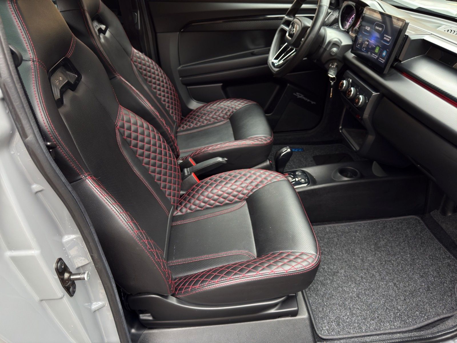 Fahrzeugabbildung Ligier JS 60 Sport Ultimate DCI *Klima*CarPlay*