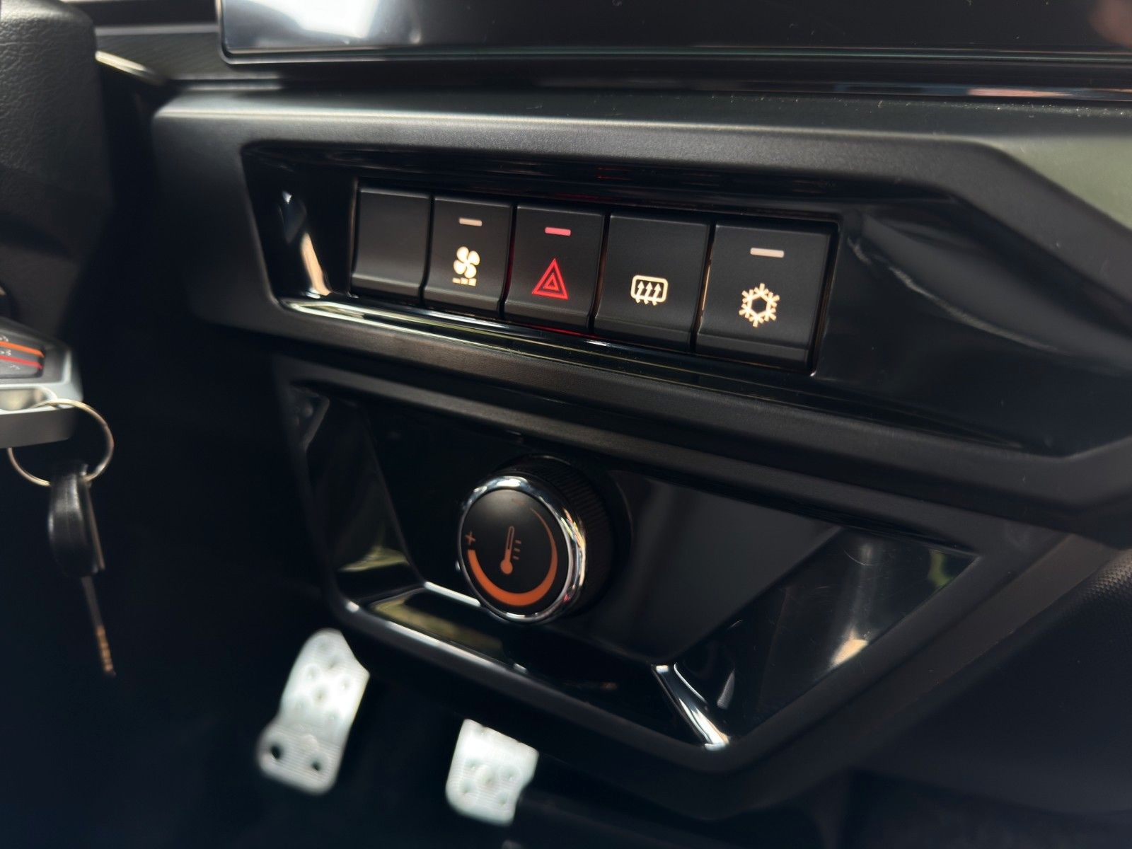 Fahrzeugabbildung Ligier JS 50 D Sport Ultimate E5+ *MJ2026*CarPlay*