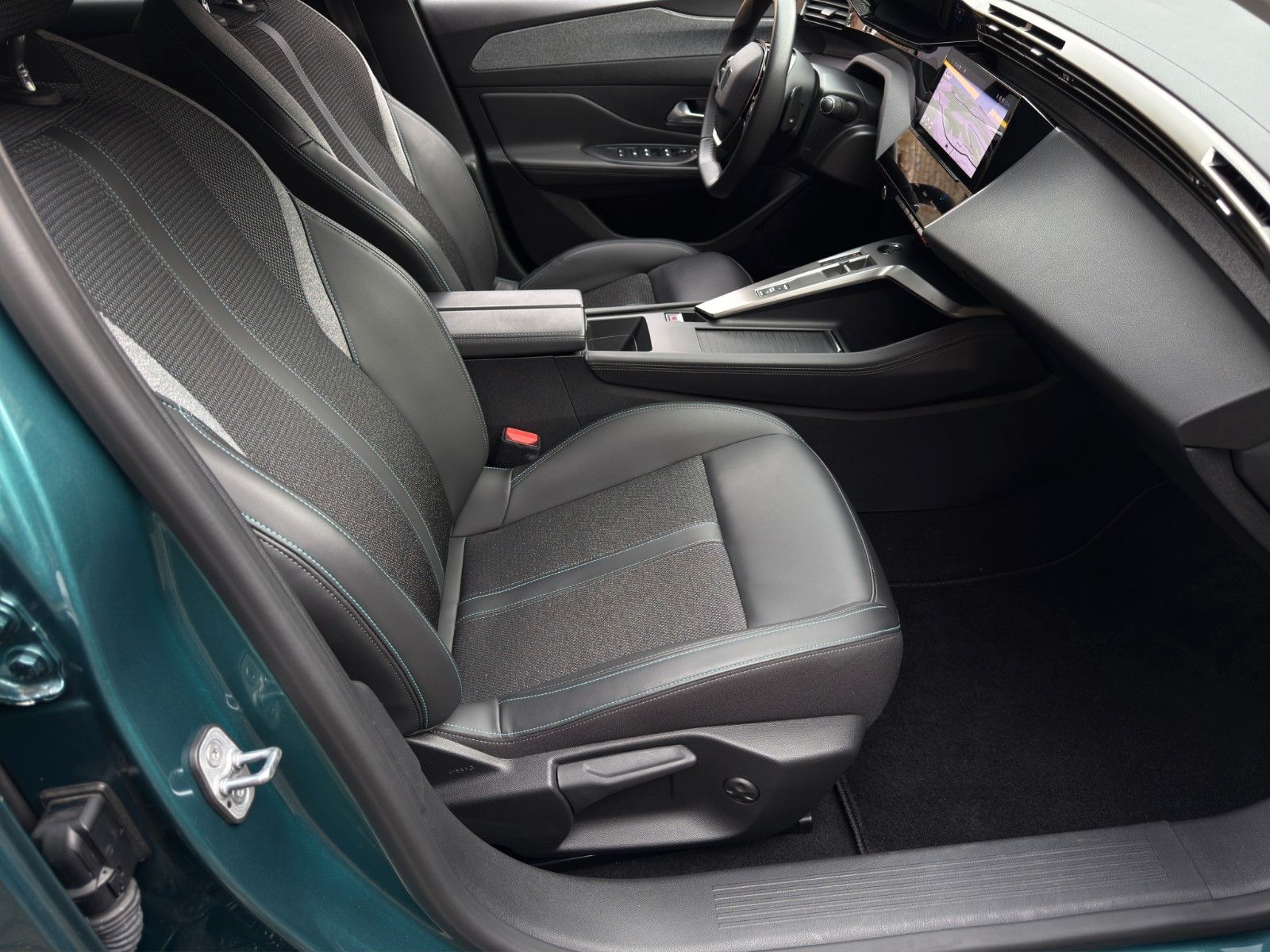 Fahrzeugabbildung Peugeot 308 SW GT Plug-In Hybrid*2. Hand*CarPlay*