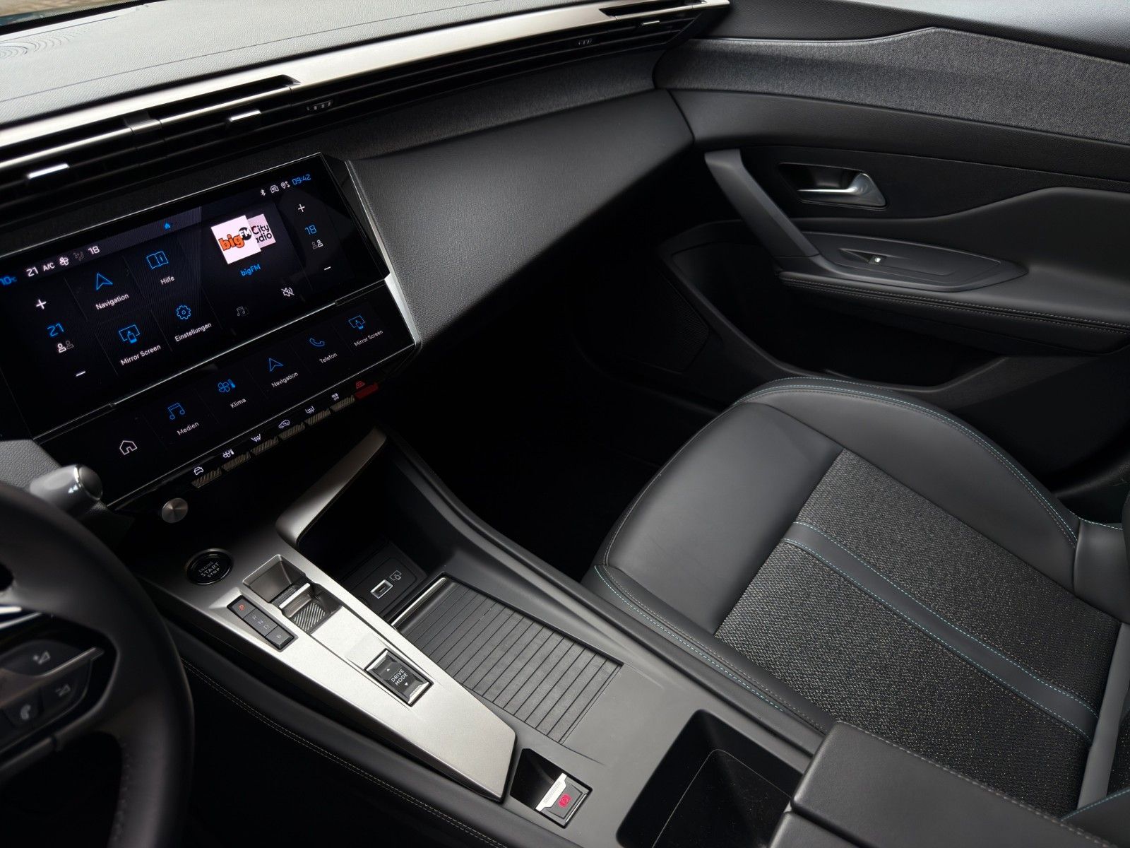 Fahrzeugabbildung Peugeot 308 SW GT Plug-In Hybrid*2. Hand*CarPlay*