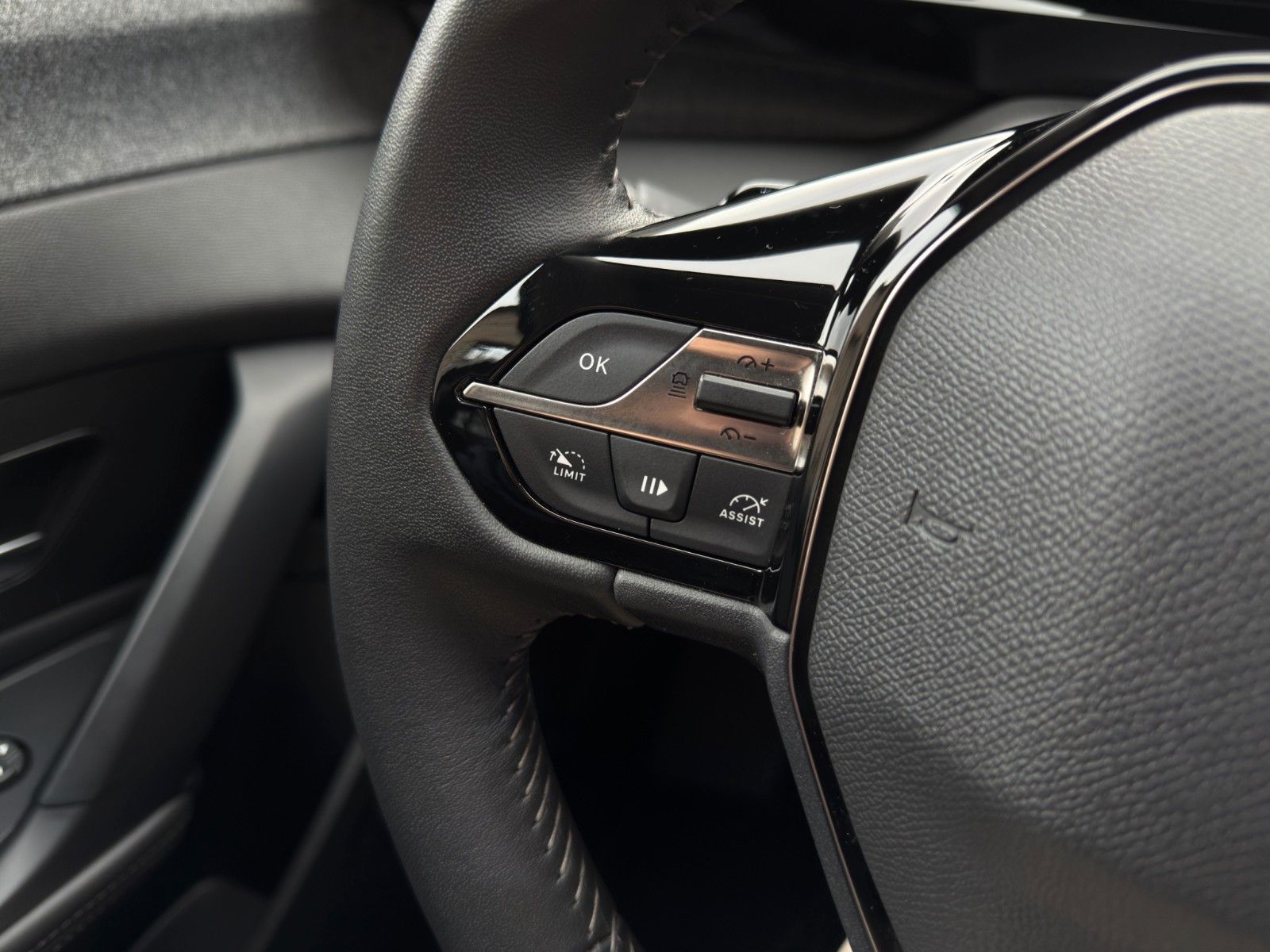 Fahrzeugabbildung Peugeot 308 SW GT Plug-In Hybrid*2. Hand*CarPlay*