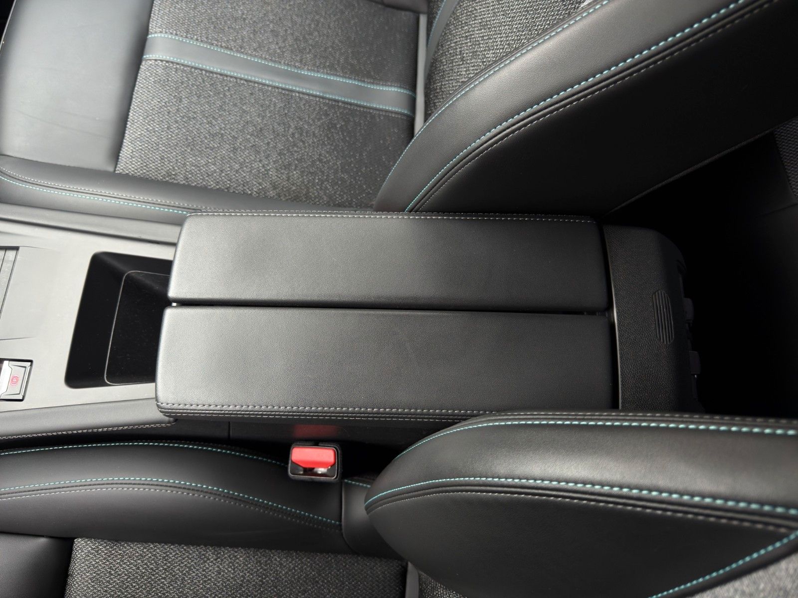 Fahrzeugabbildung Peugeot 308 SW GT Plug-In Hybrid*2. Hand*CarPlay*
